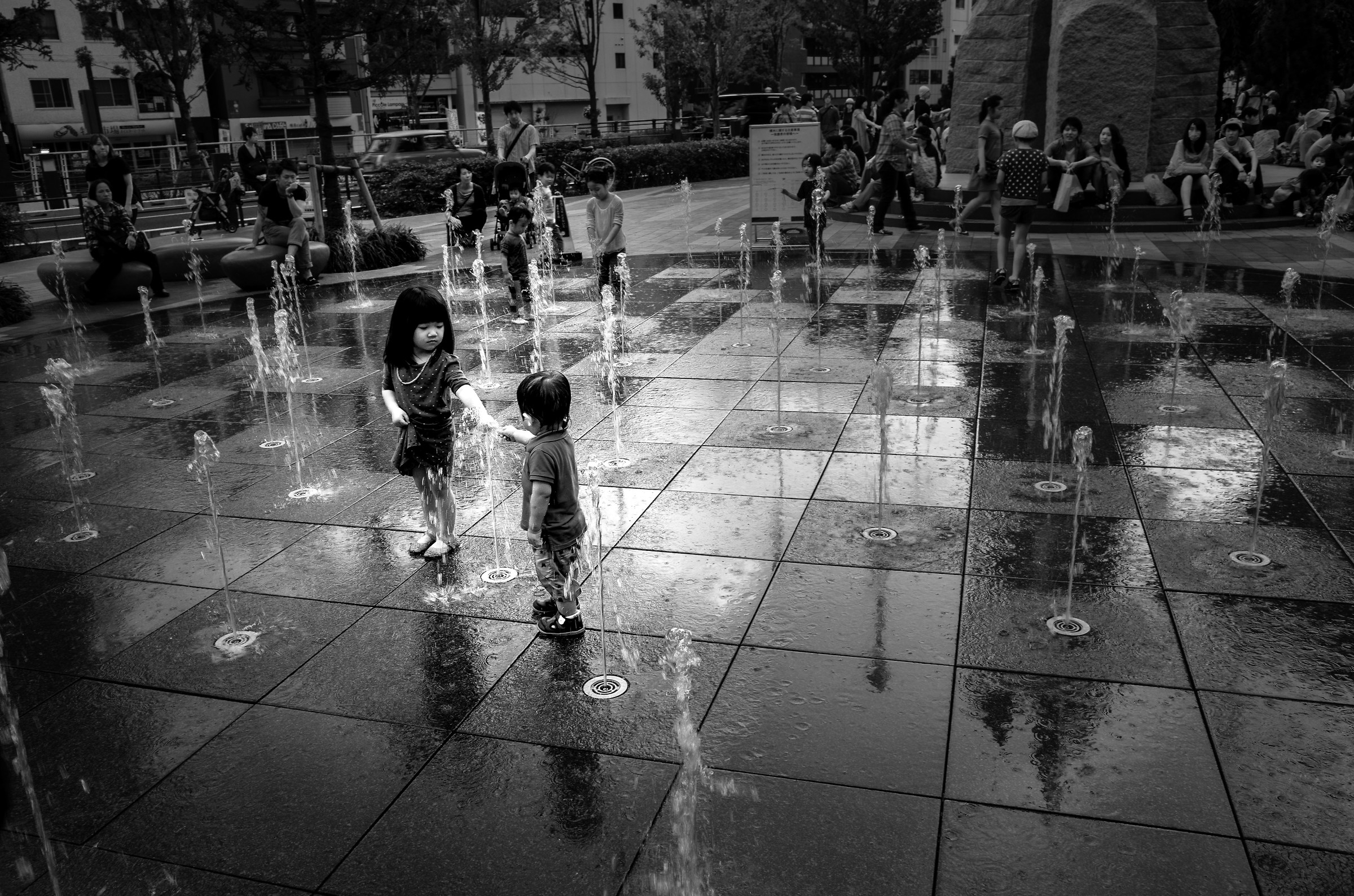 Kids at the fountain 2