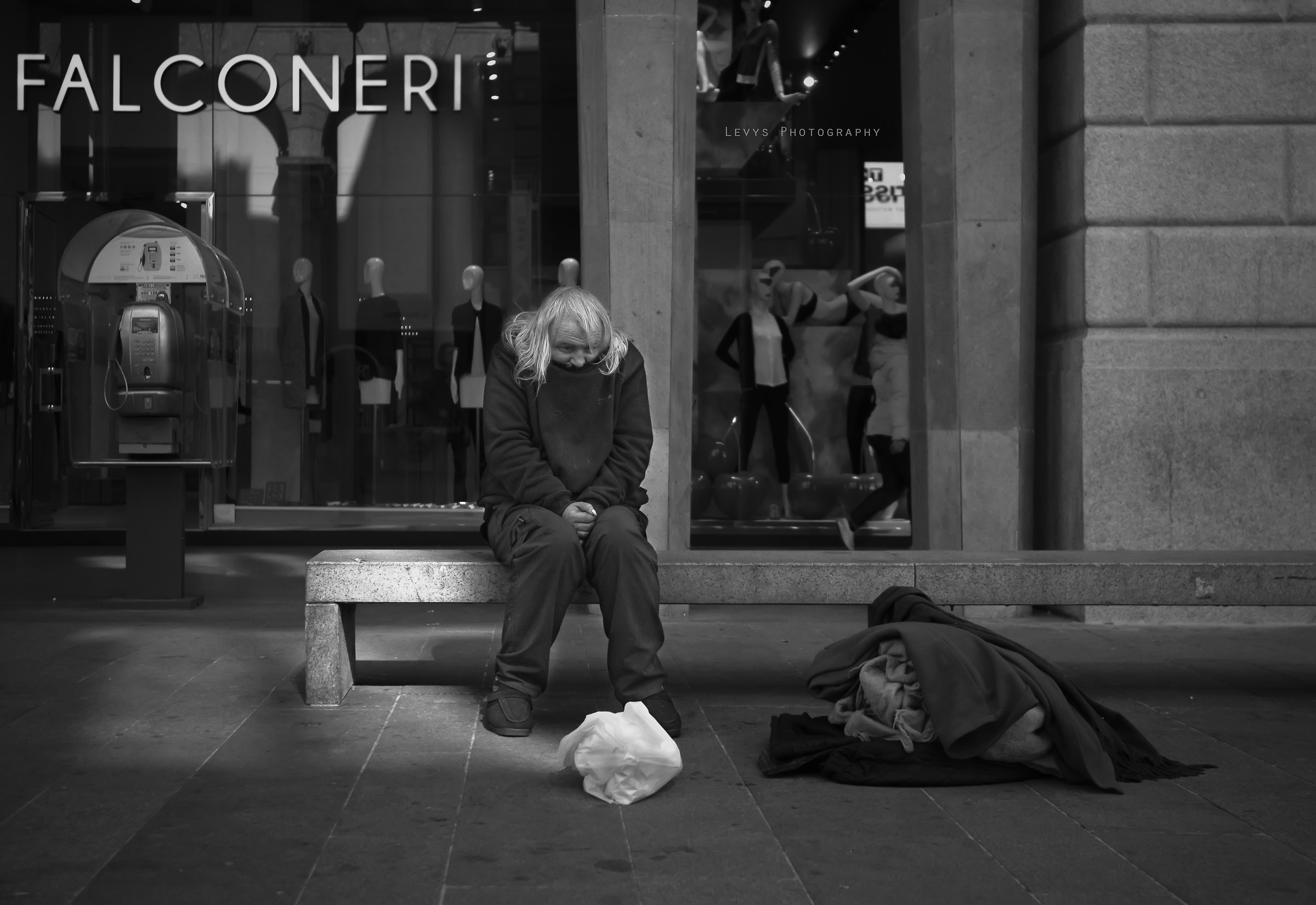 Non giudicarmi perché sono diversamente da voi