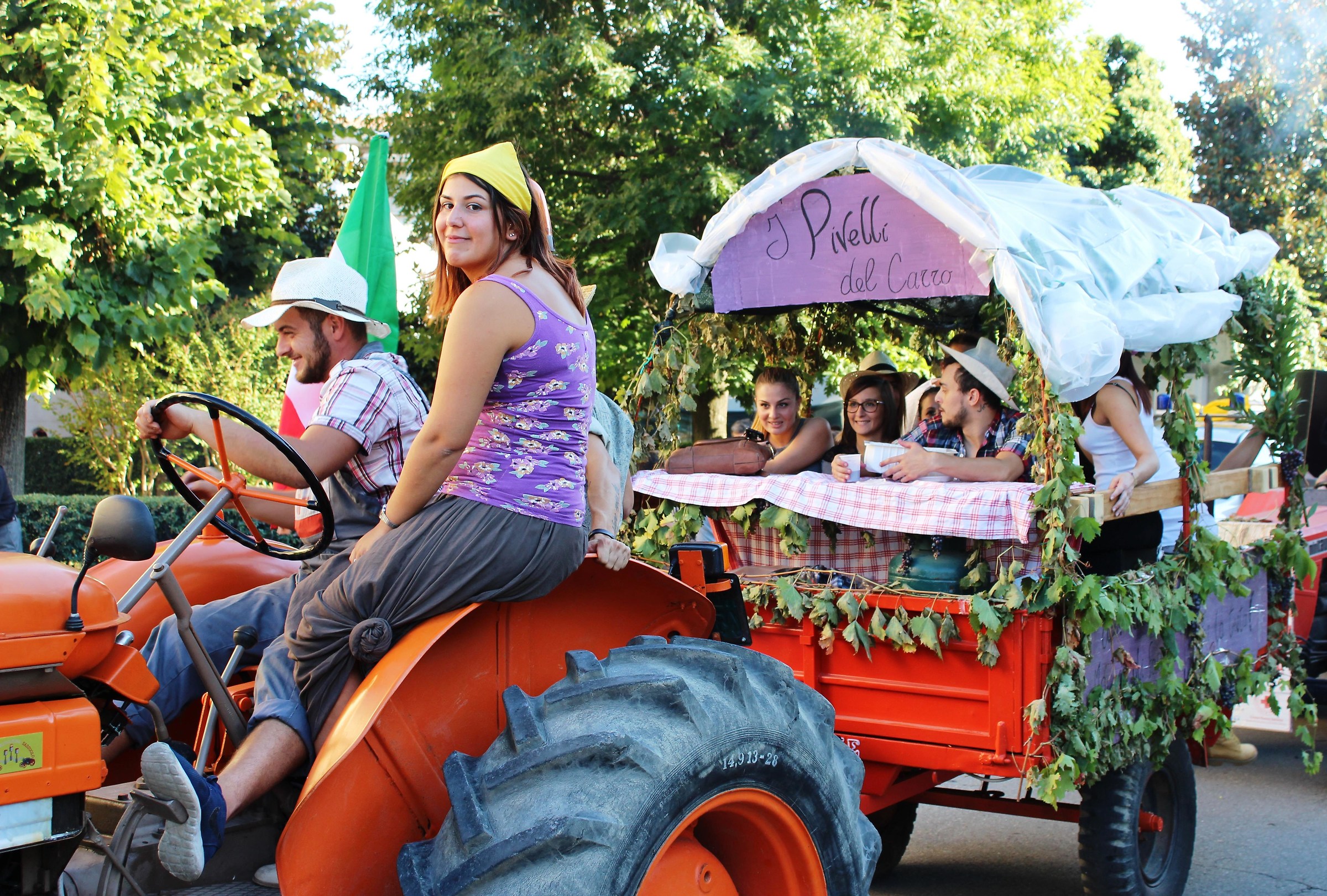 Floats to the Grape Festival