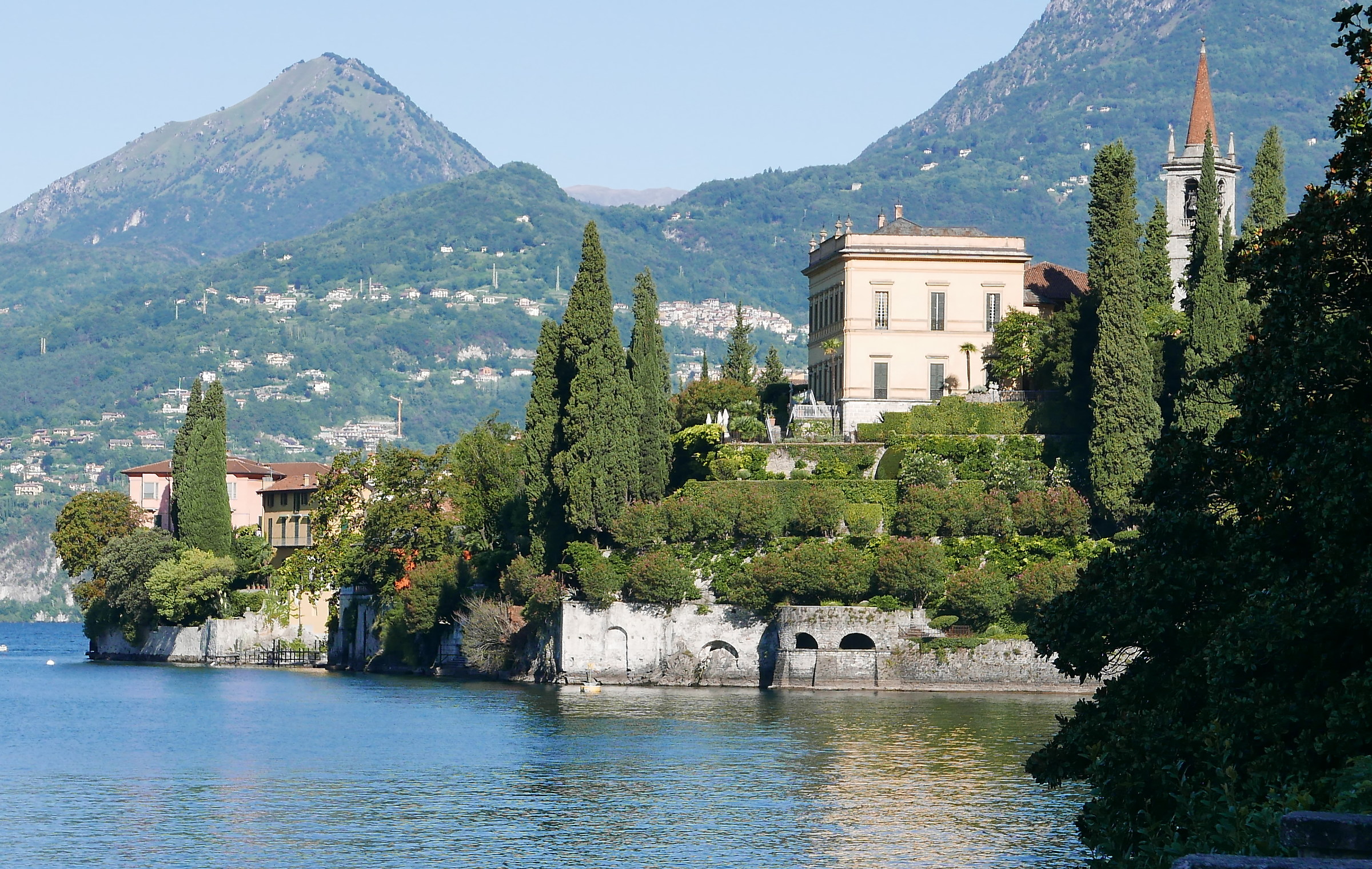 Villa sul lago