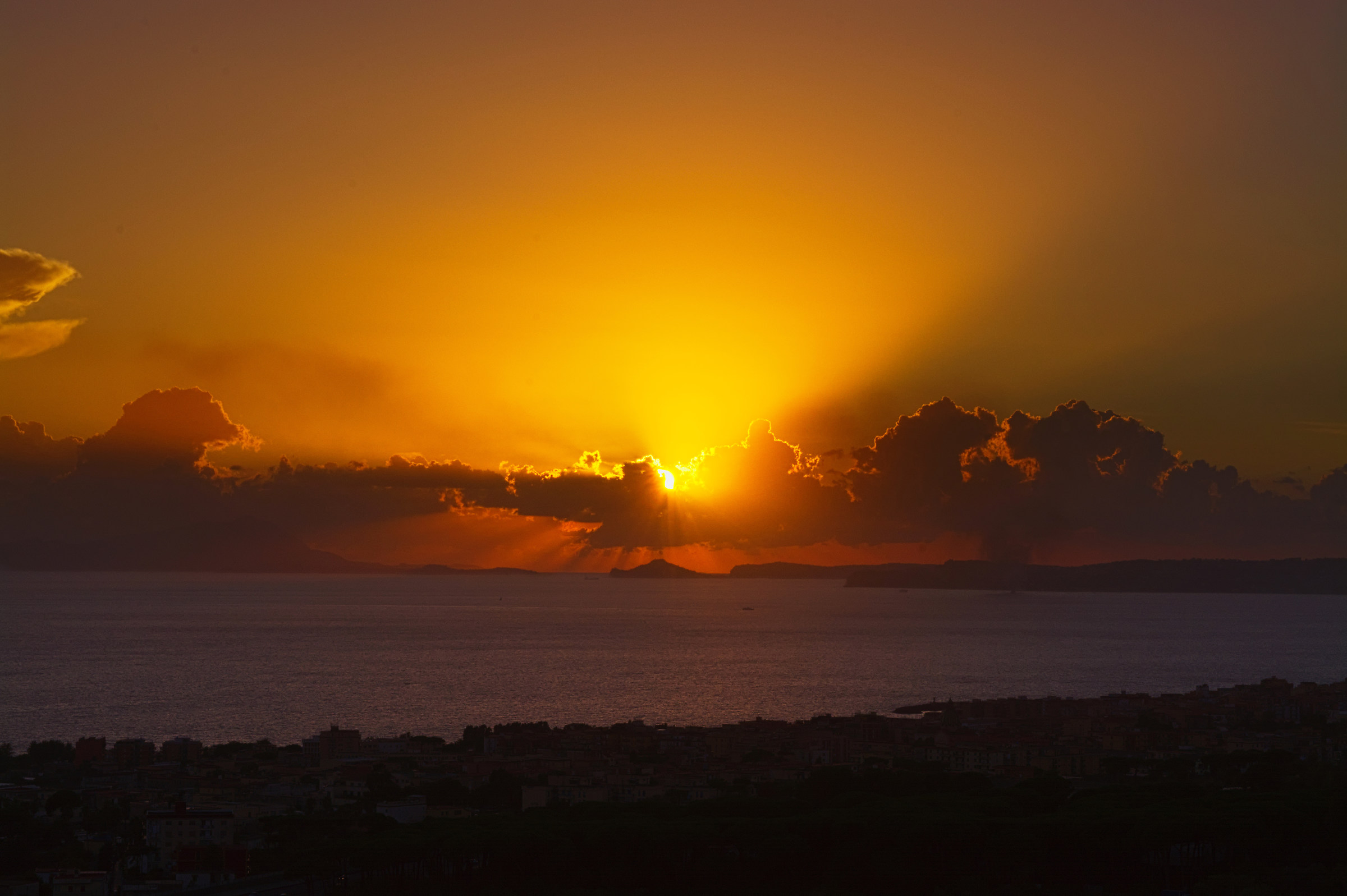 Tramonto sul golfo di Napoli