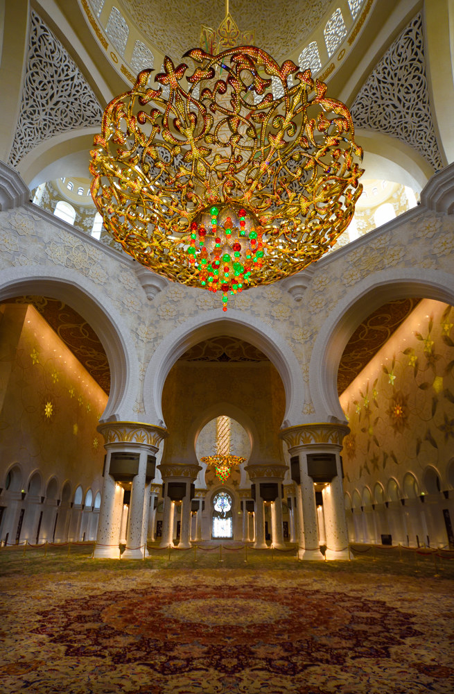 Interno della bellissima Moschea di Sheikh Zayed, Abu Dhabi
