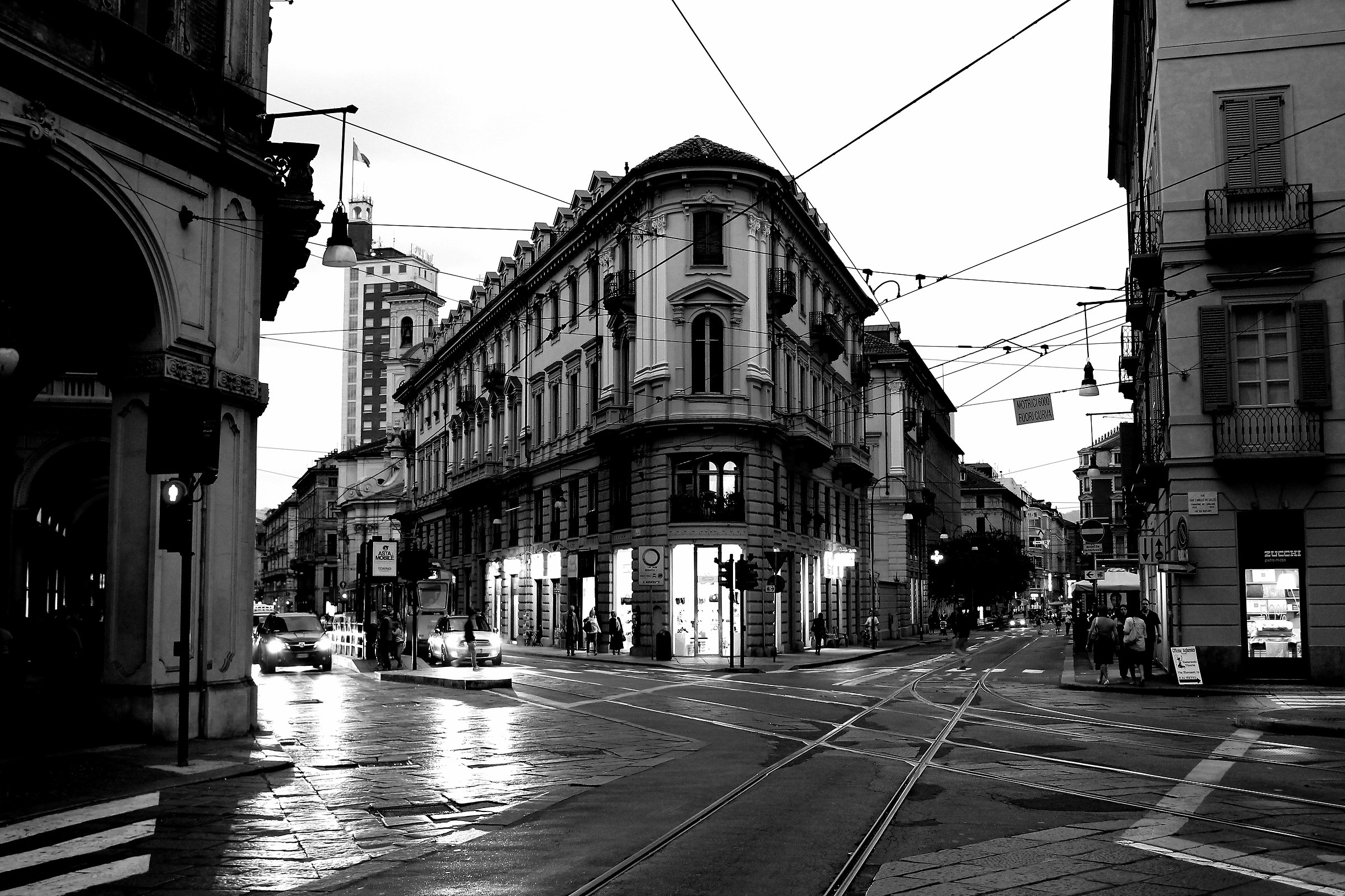 Turin: chiaroscuro in Via Pietro Micca