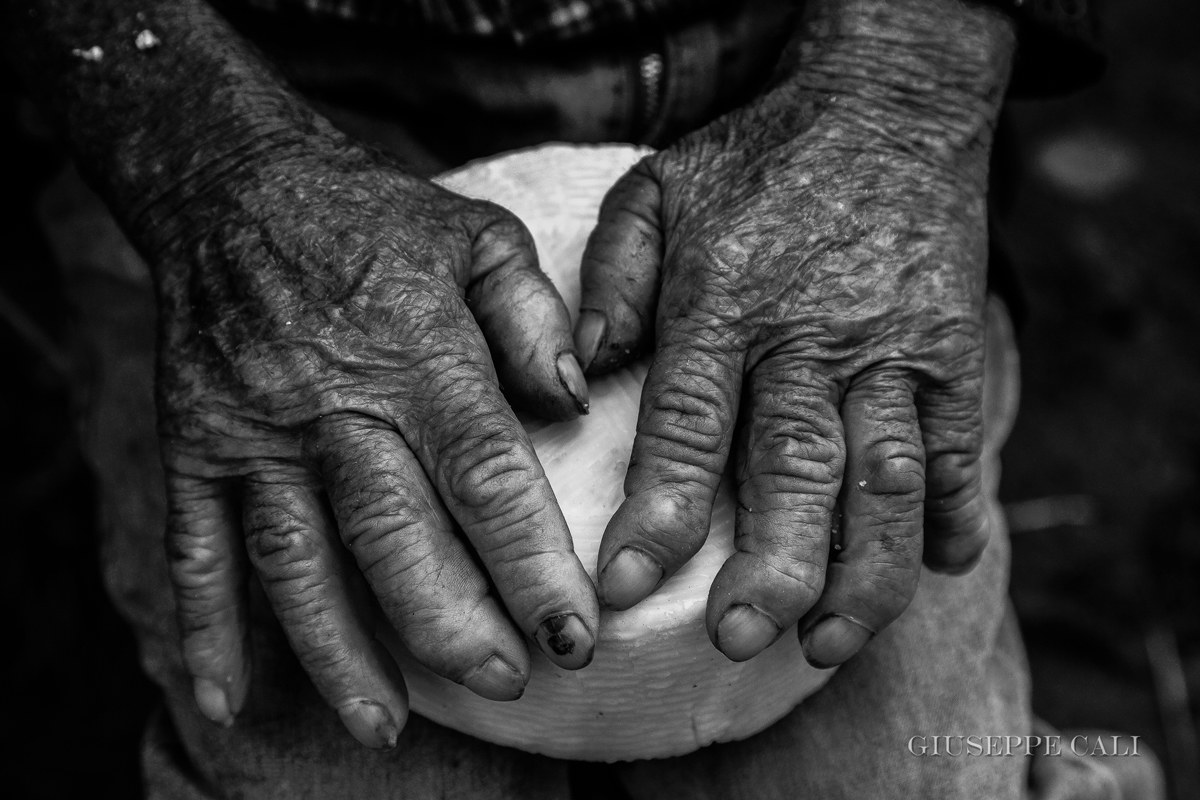 mani che raccontano