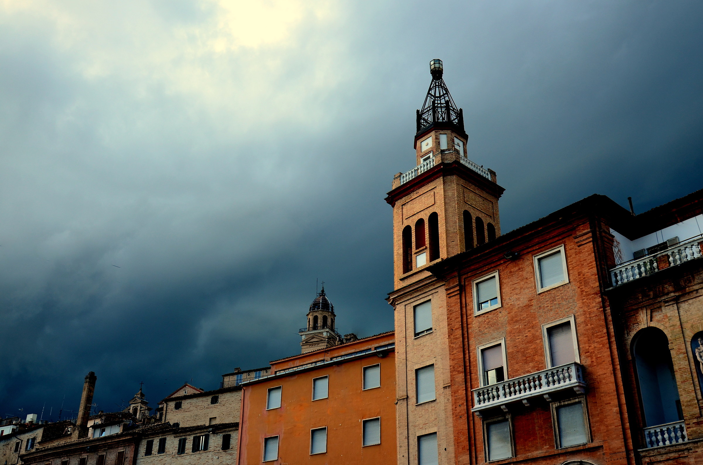 Macerata poco prima del temporale