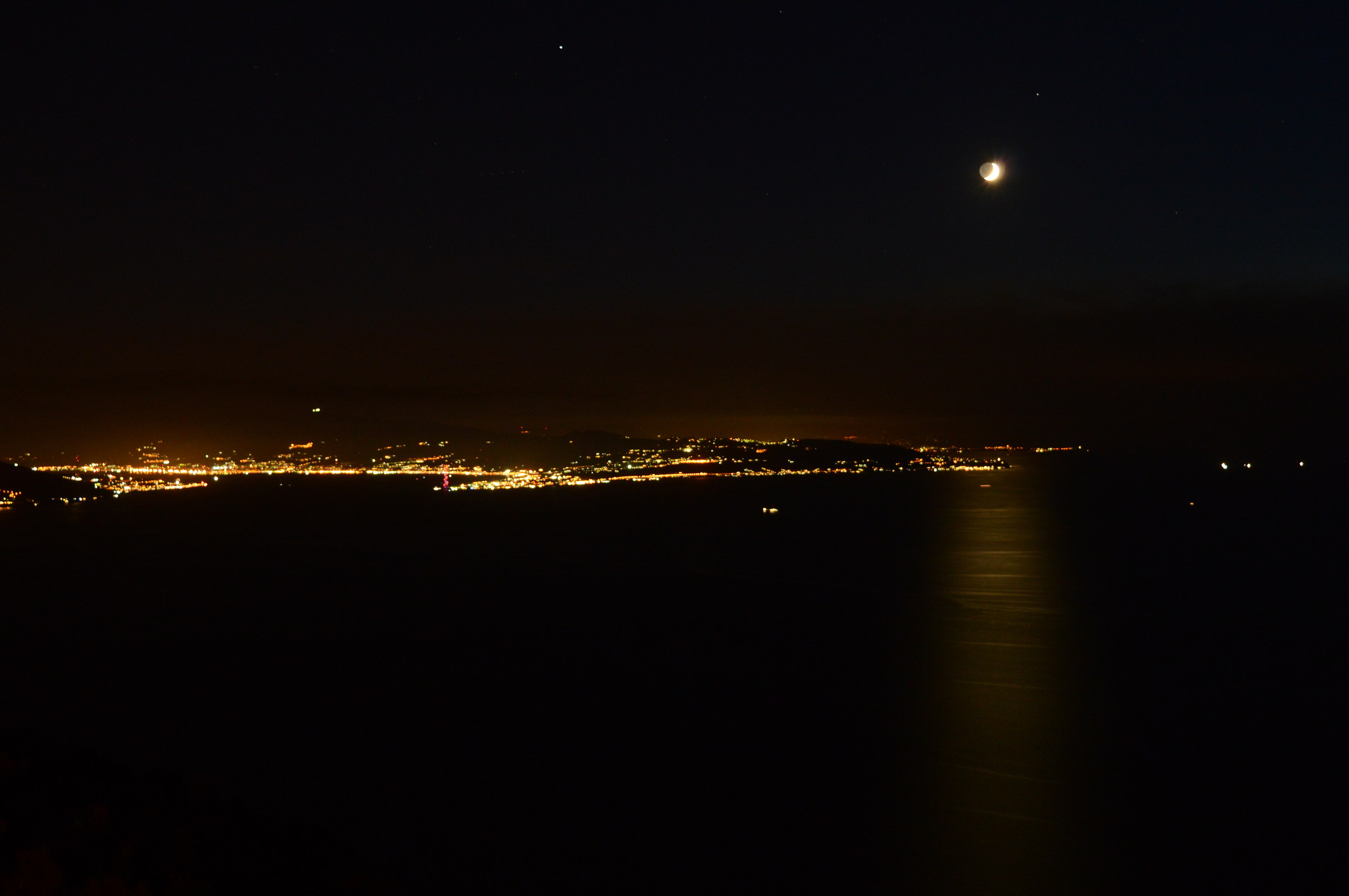 La luna sullo stretto