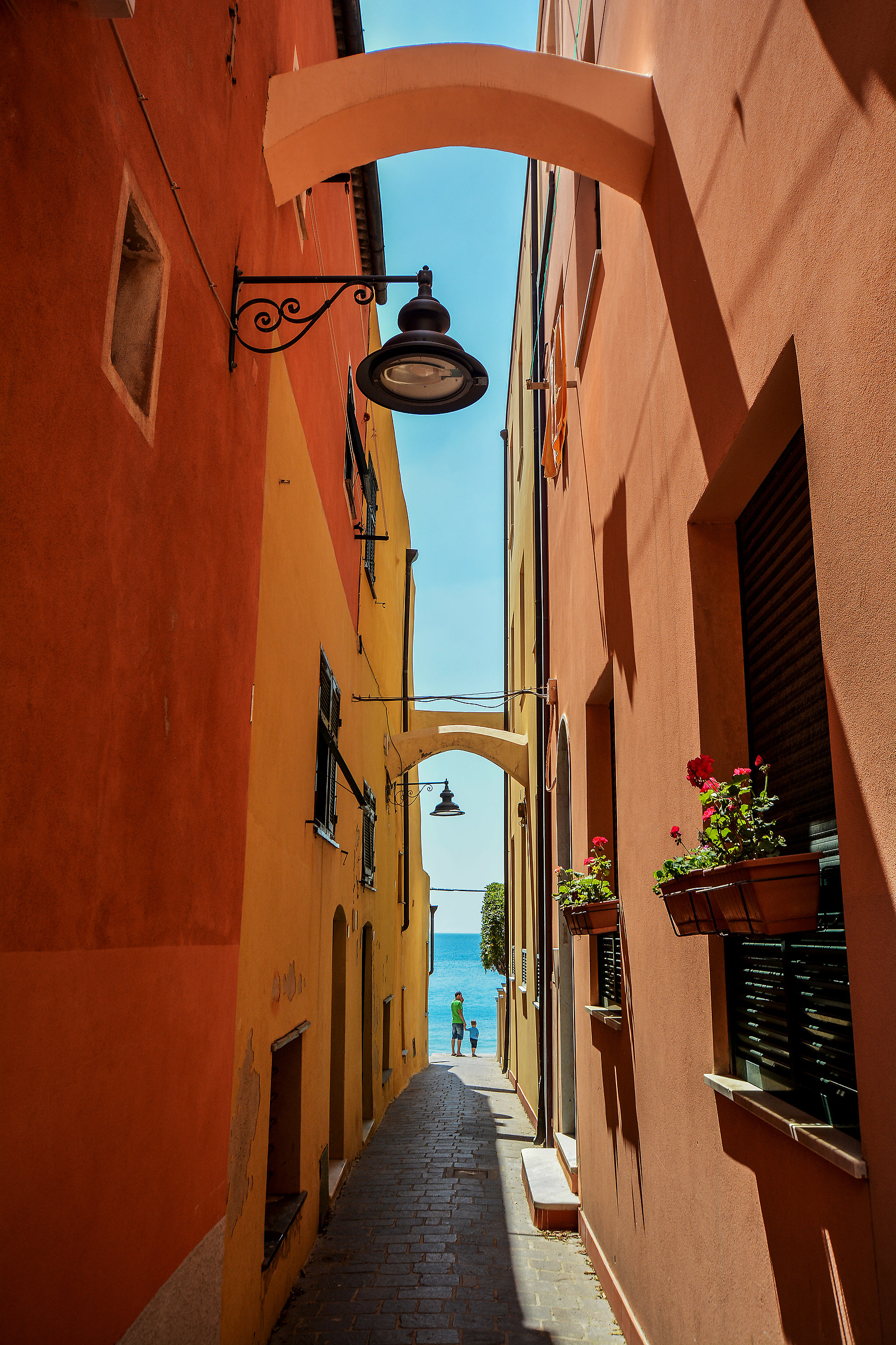 Down the alley .. Finally the sea !!!