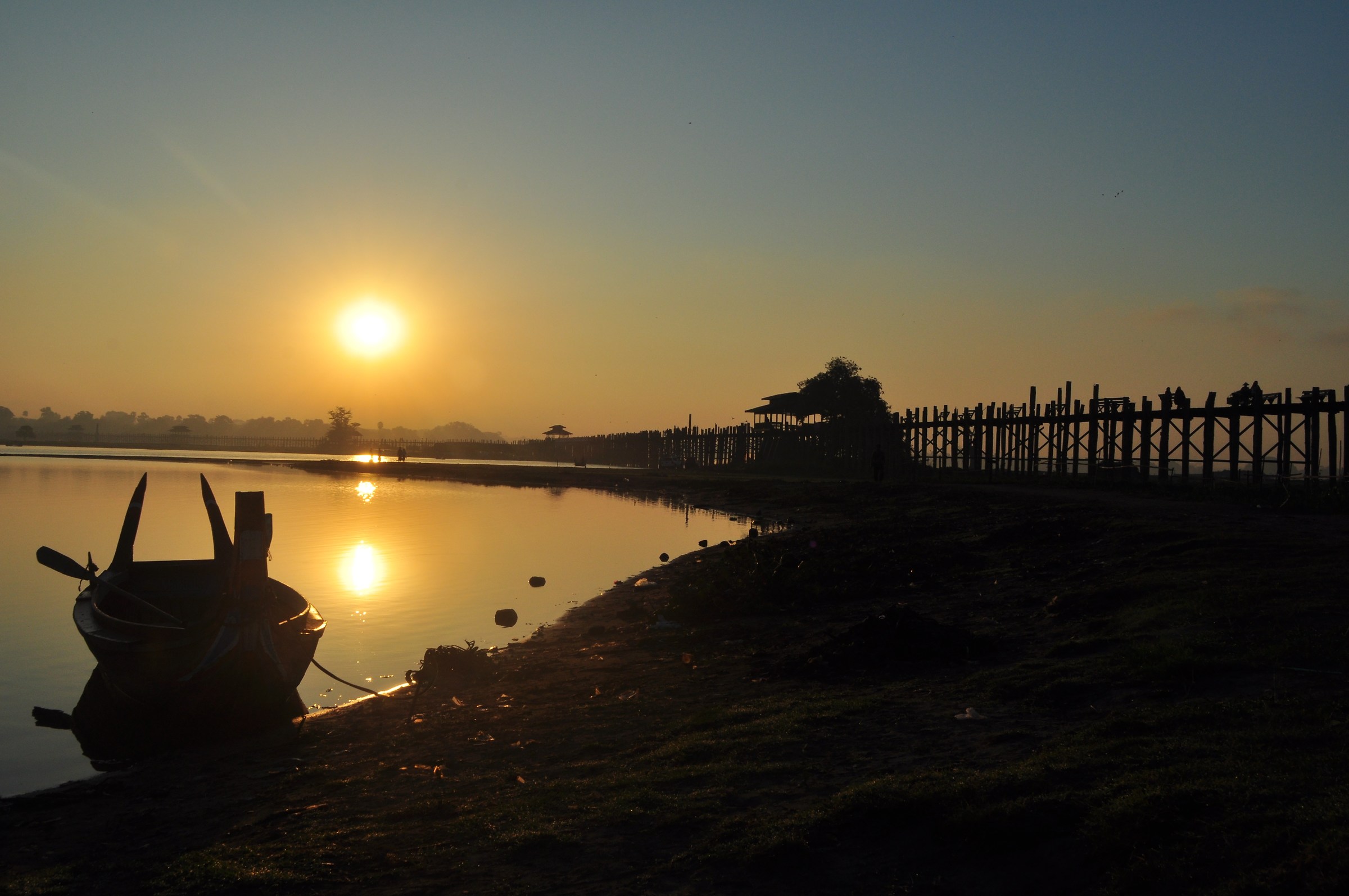 Early morning on U'Bein bridge