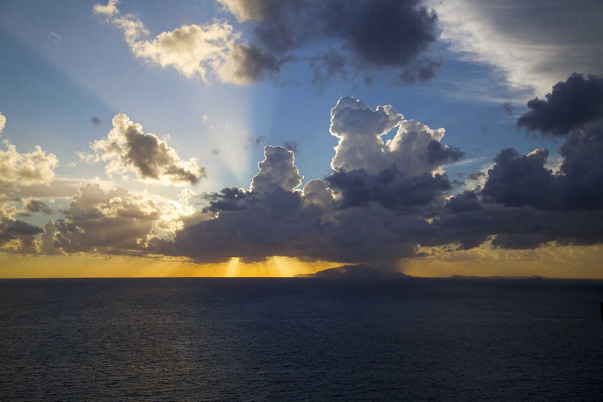 Luci e ombre sul mare