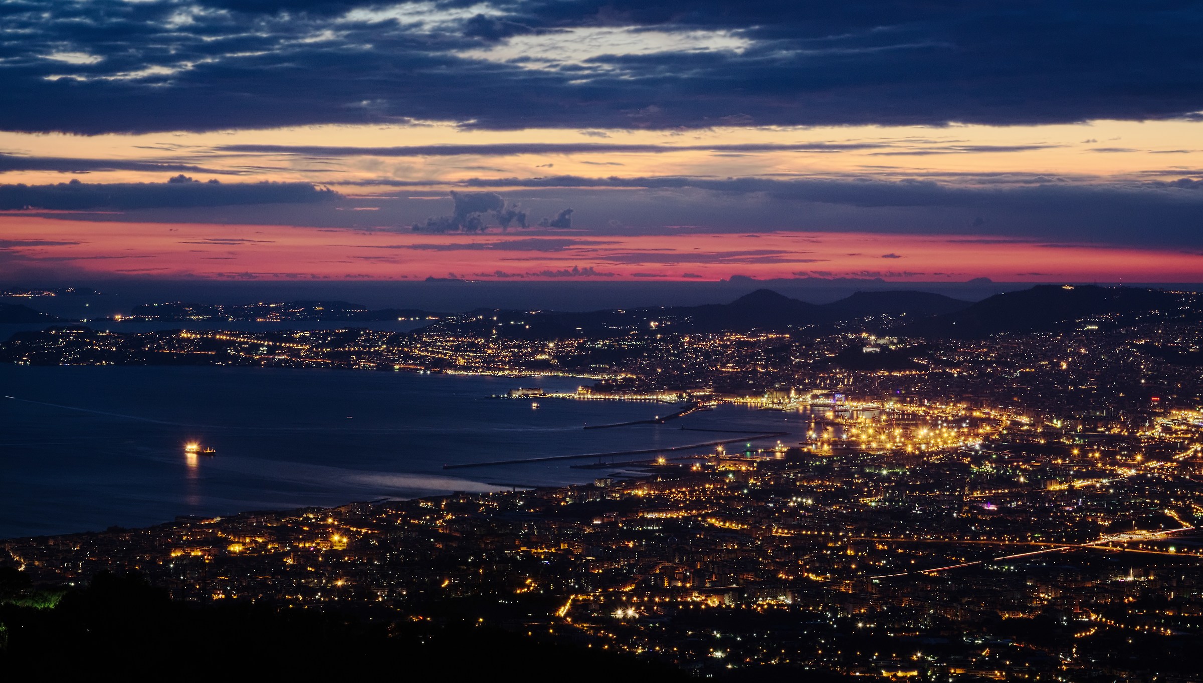 Napoli dal Vesuvio al crepuscolo
