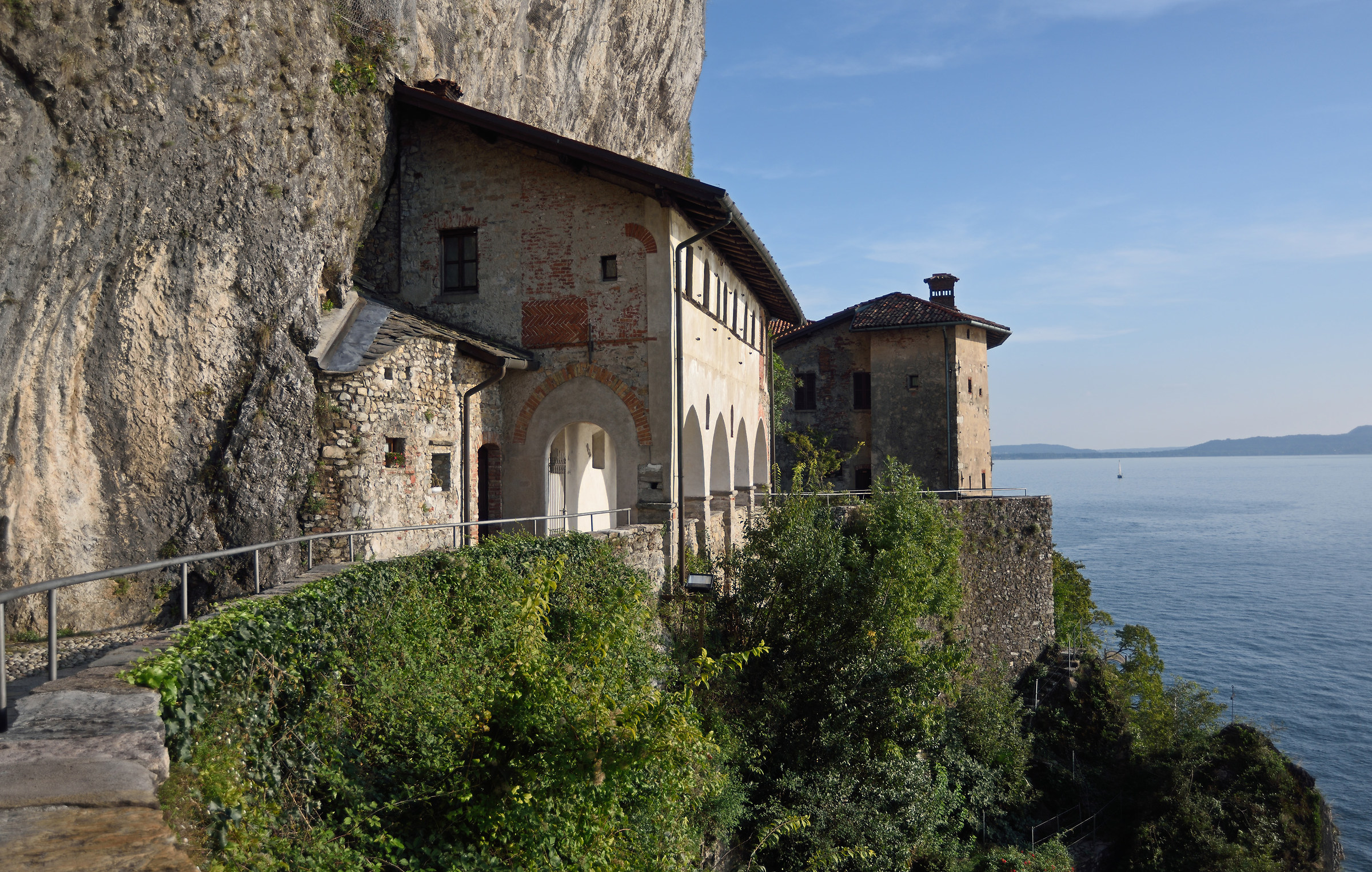 Eremo si Santa Caterina del Sasso