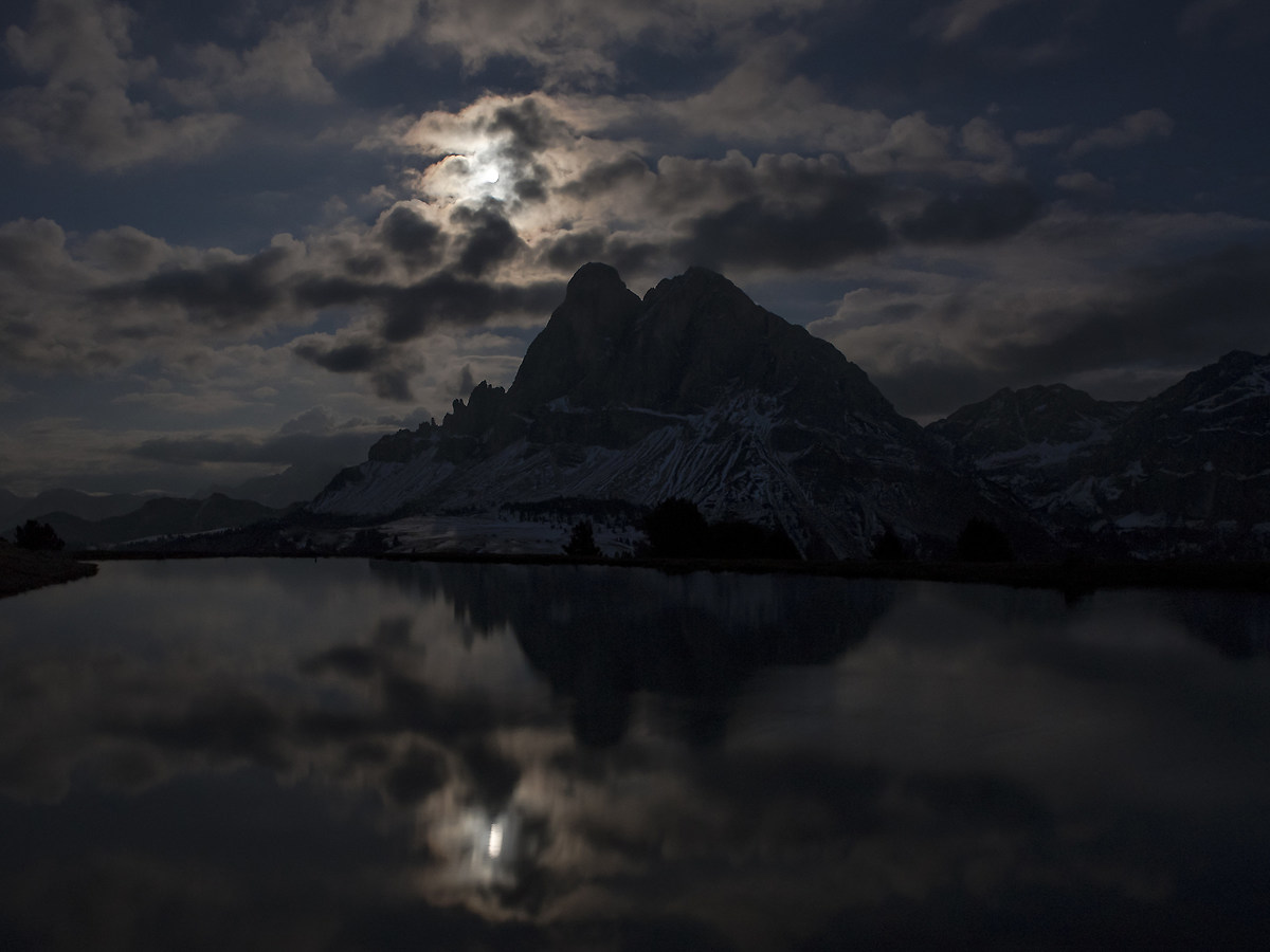 Waiting for the red moon.