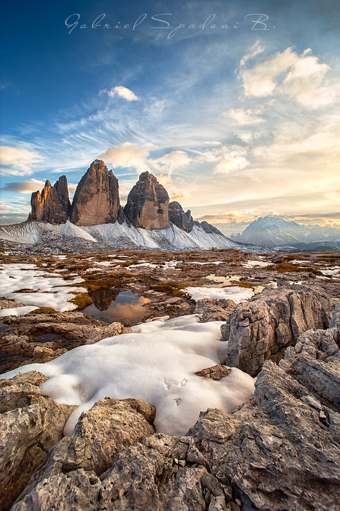 Three peaks vertically