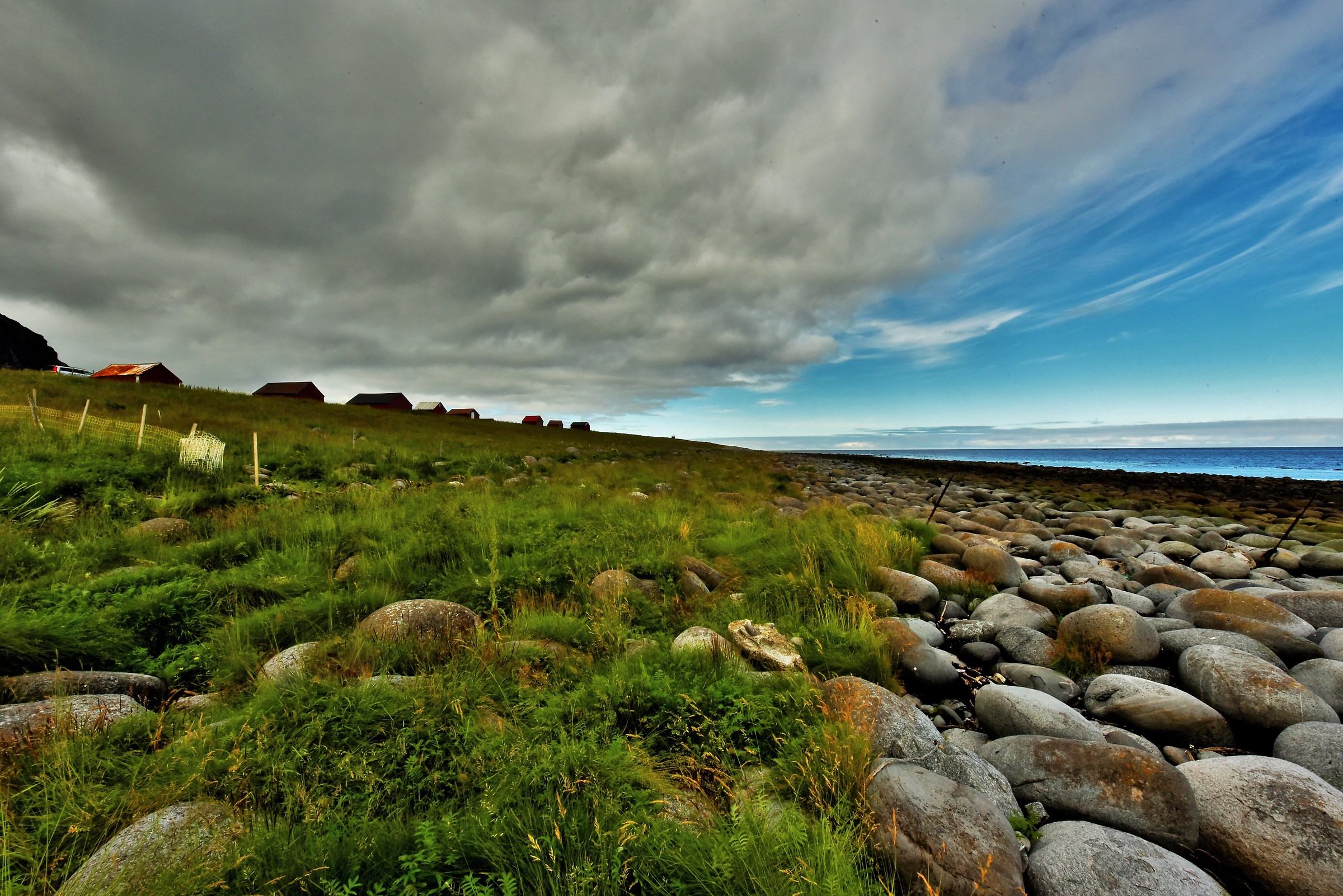 due cieli ,sassi ed erba...