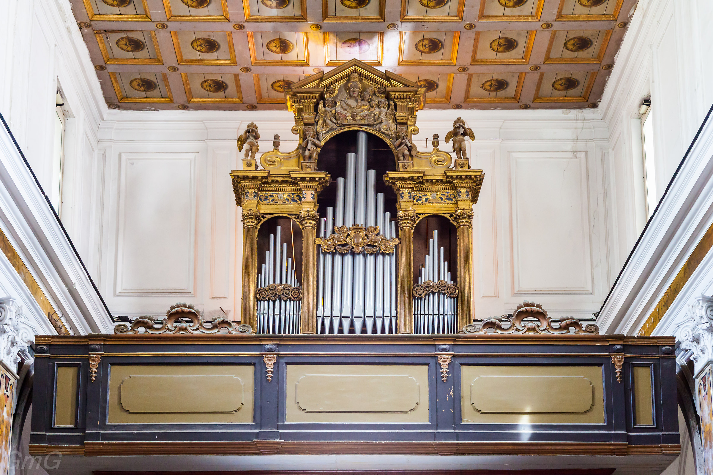 Pipe organ