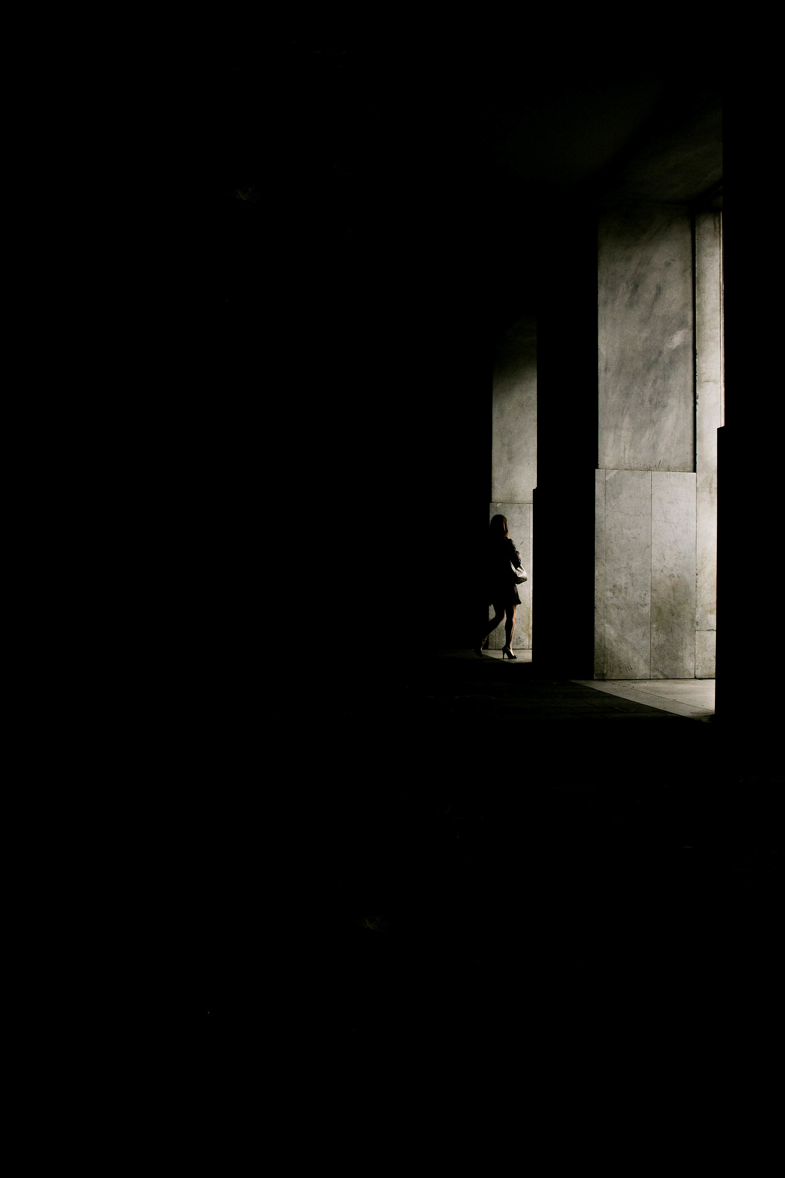 Genova- Silhouette Woman