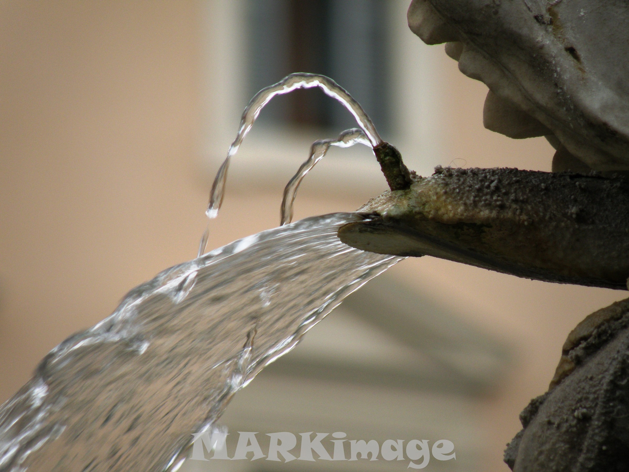 Lo scorrere che disseta