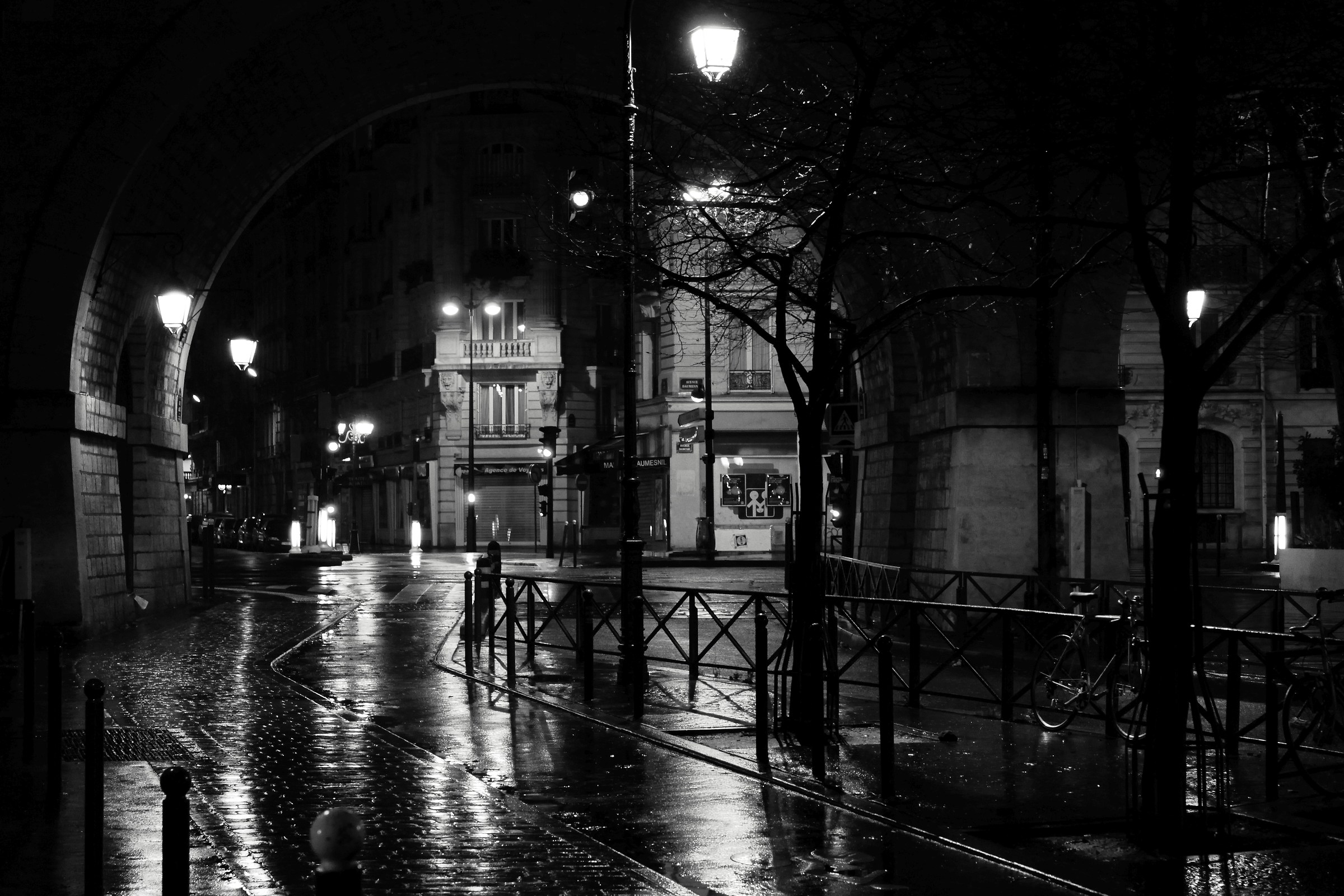 Strade di Parigi nella notte