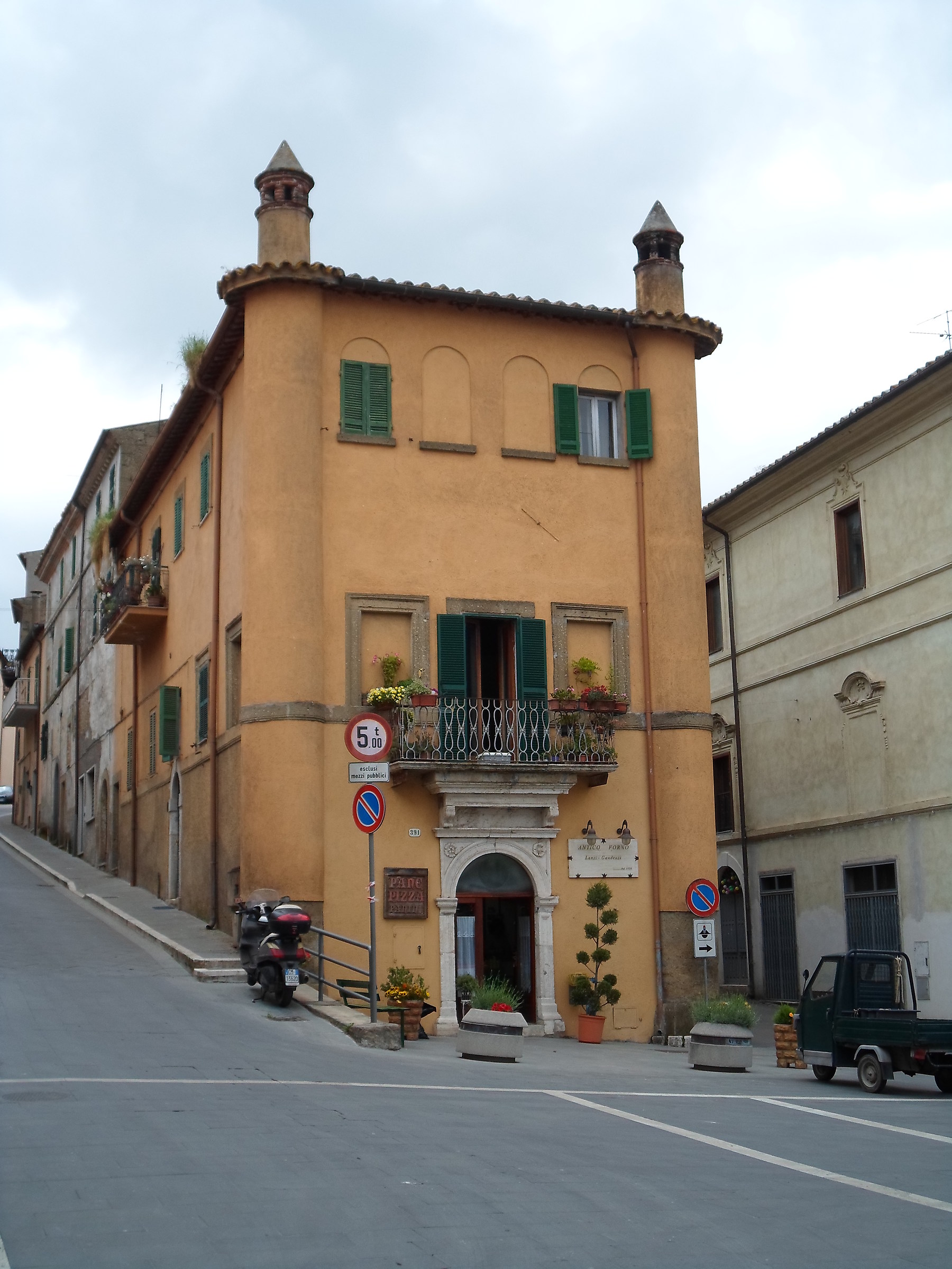 Urban visions of Farnese (vt)