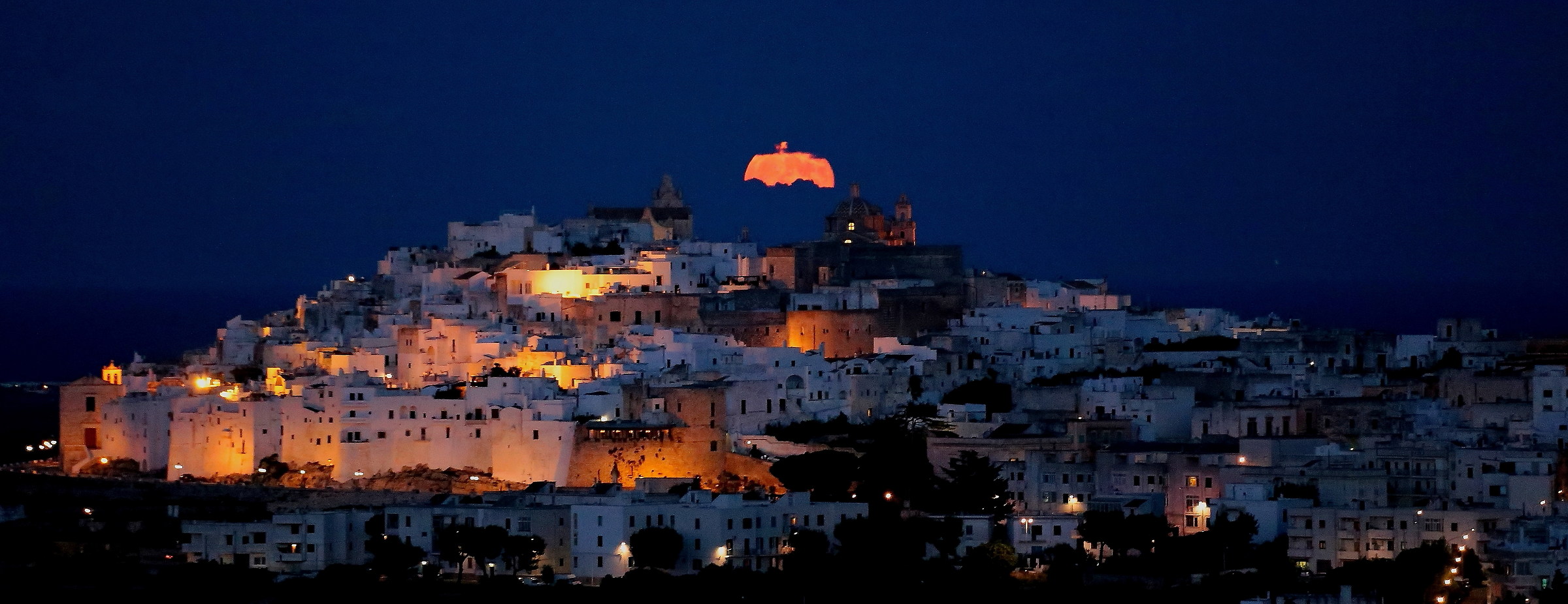 red moon of Ostuni