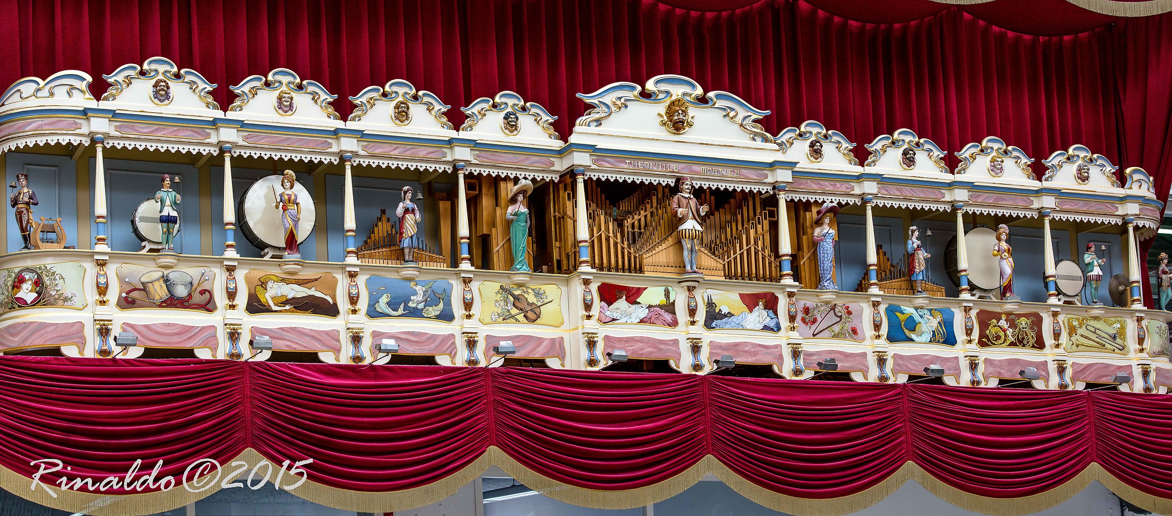 The organ dancing