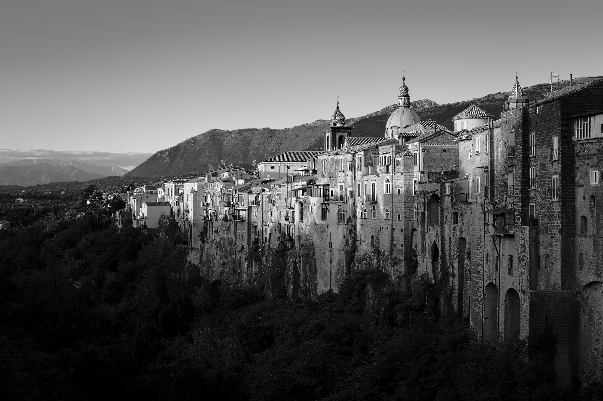 Sant'Agata de Goti black and white