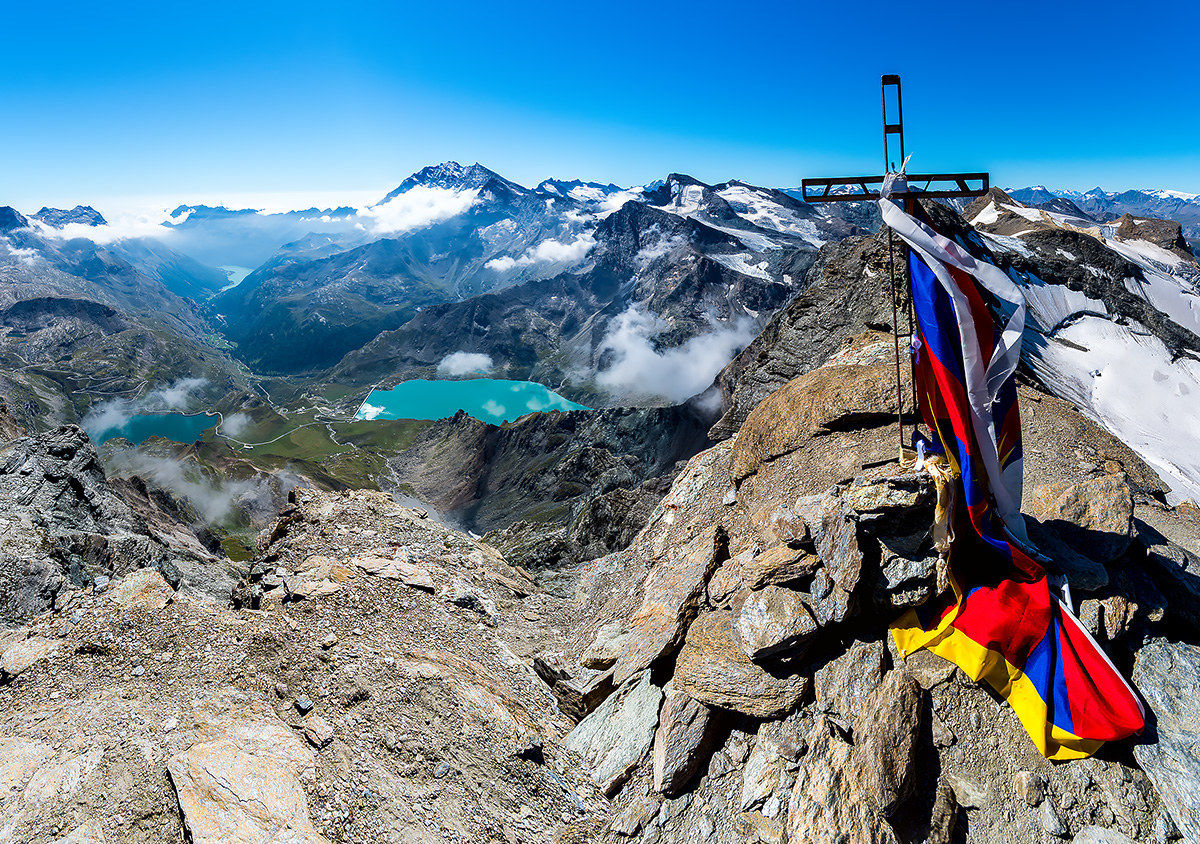 From the peaks of Punta Basei ......