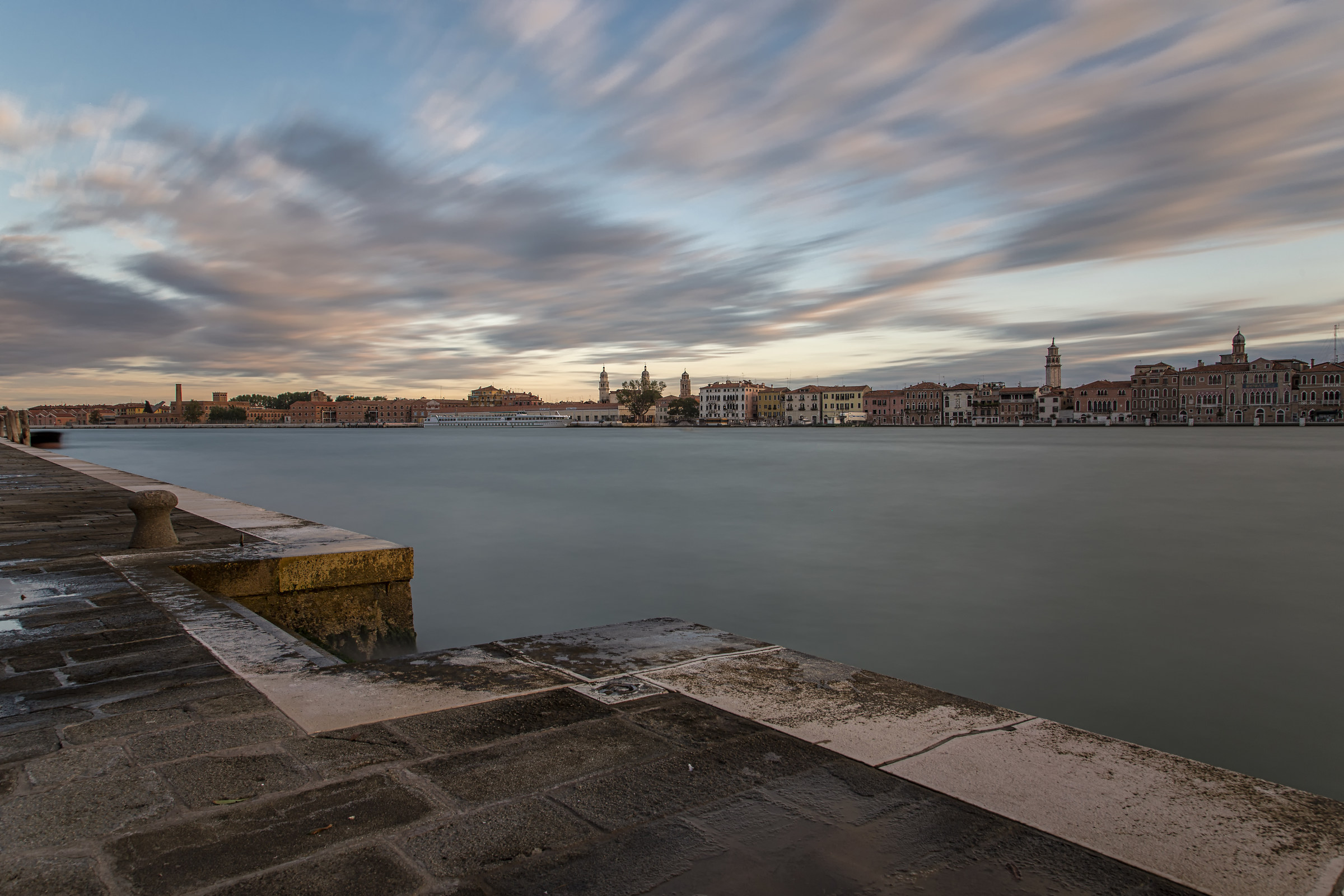 Venenzia Walking line 2