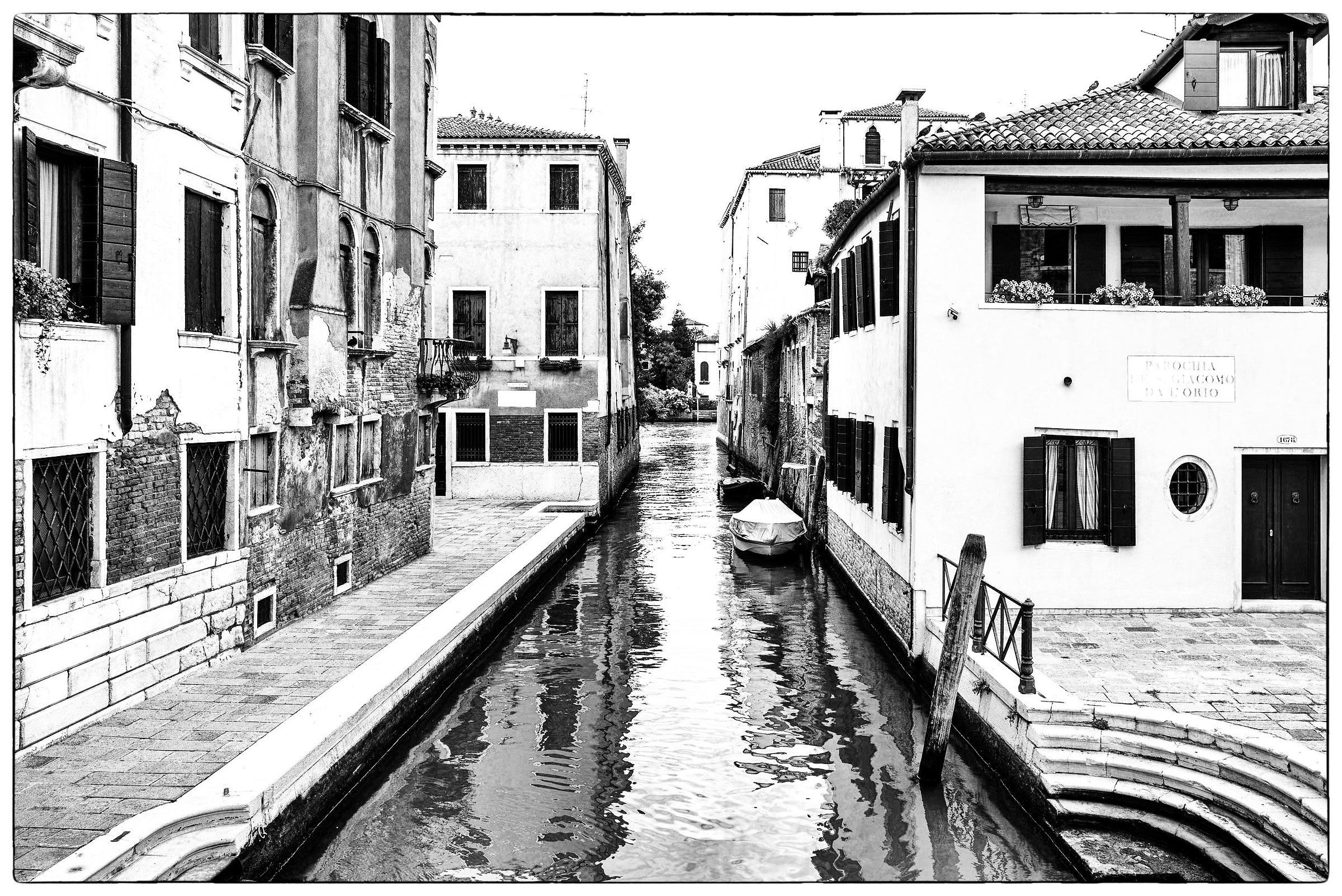 Reflections without colors ...