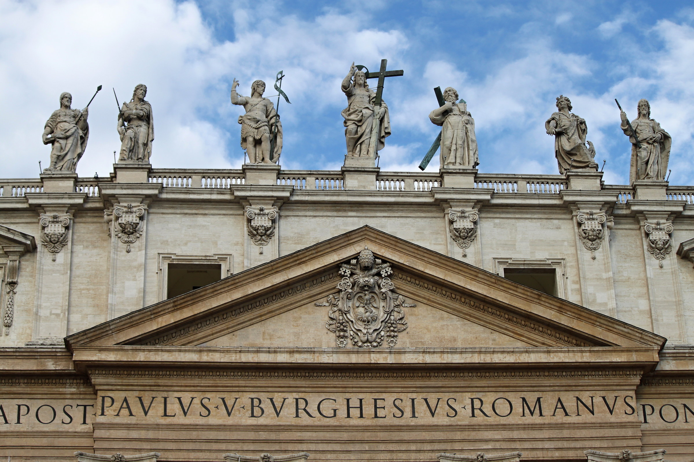 Fragments of art in the majesty of St. Peter