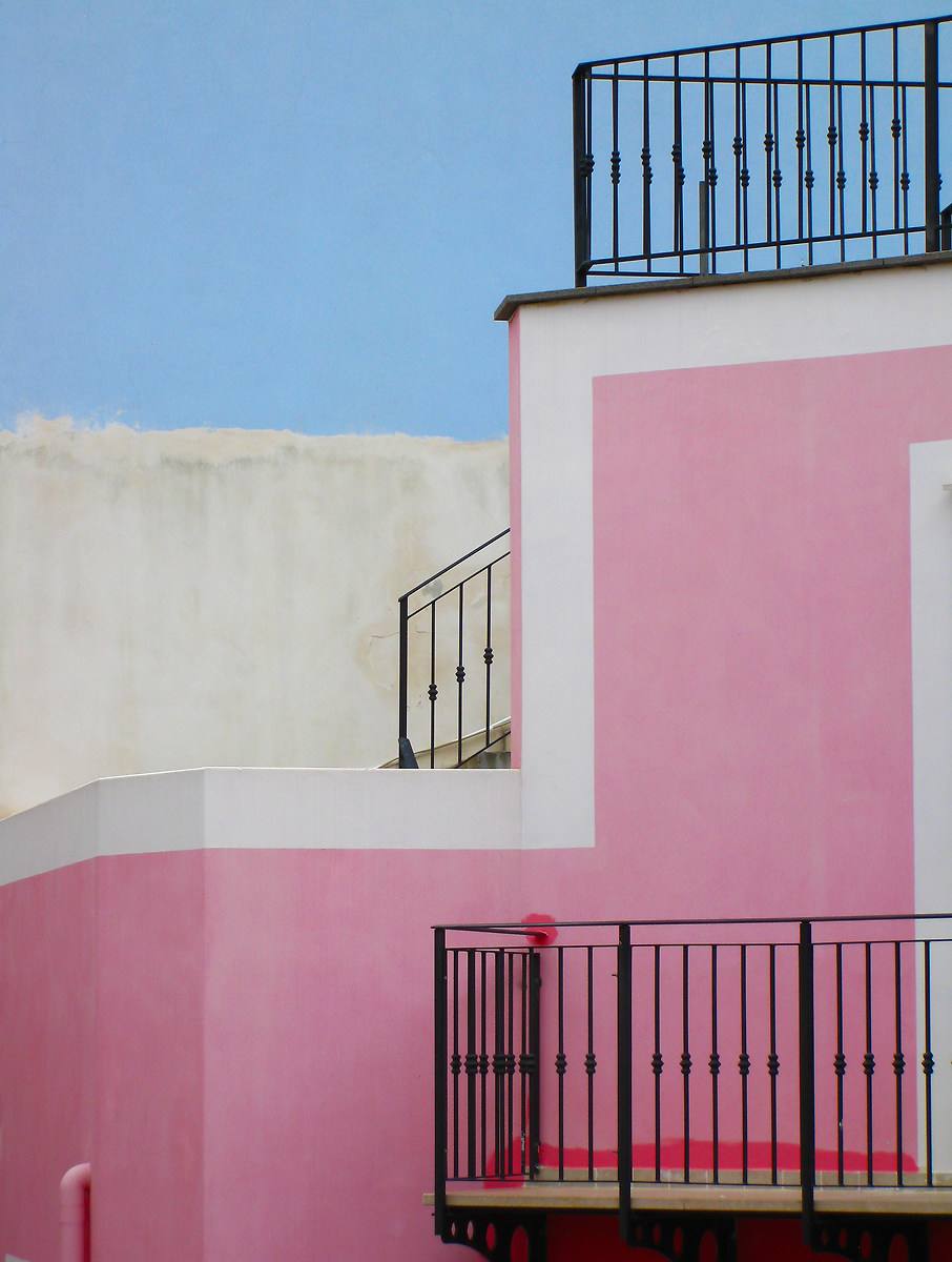 Ponza, linee e colori nel Paese