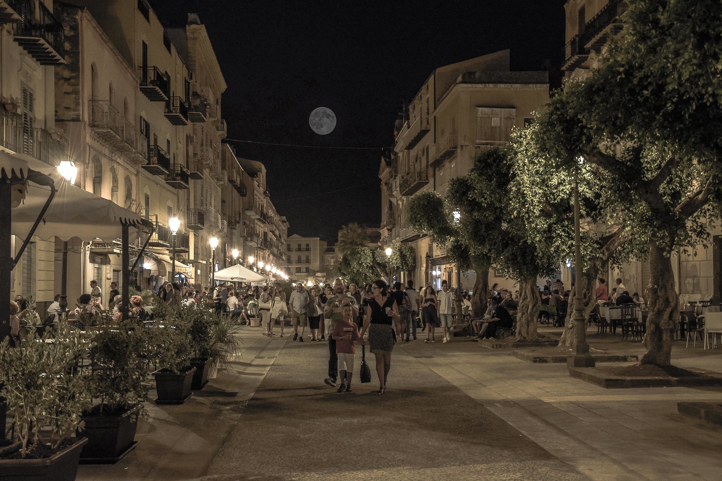 Via Roma (Porto Empedocle ) +Luna Piena