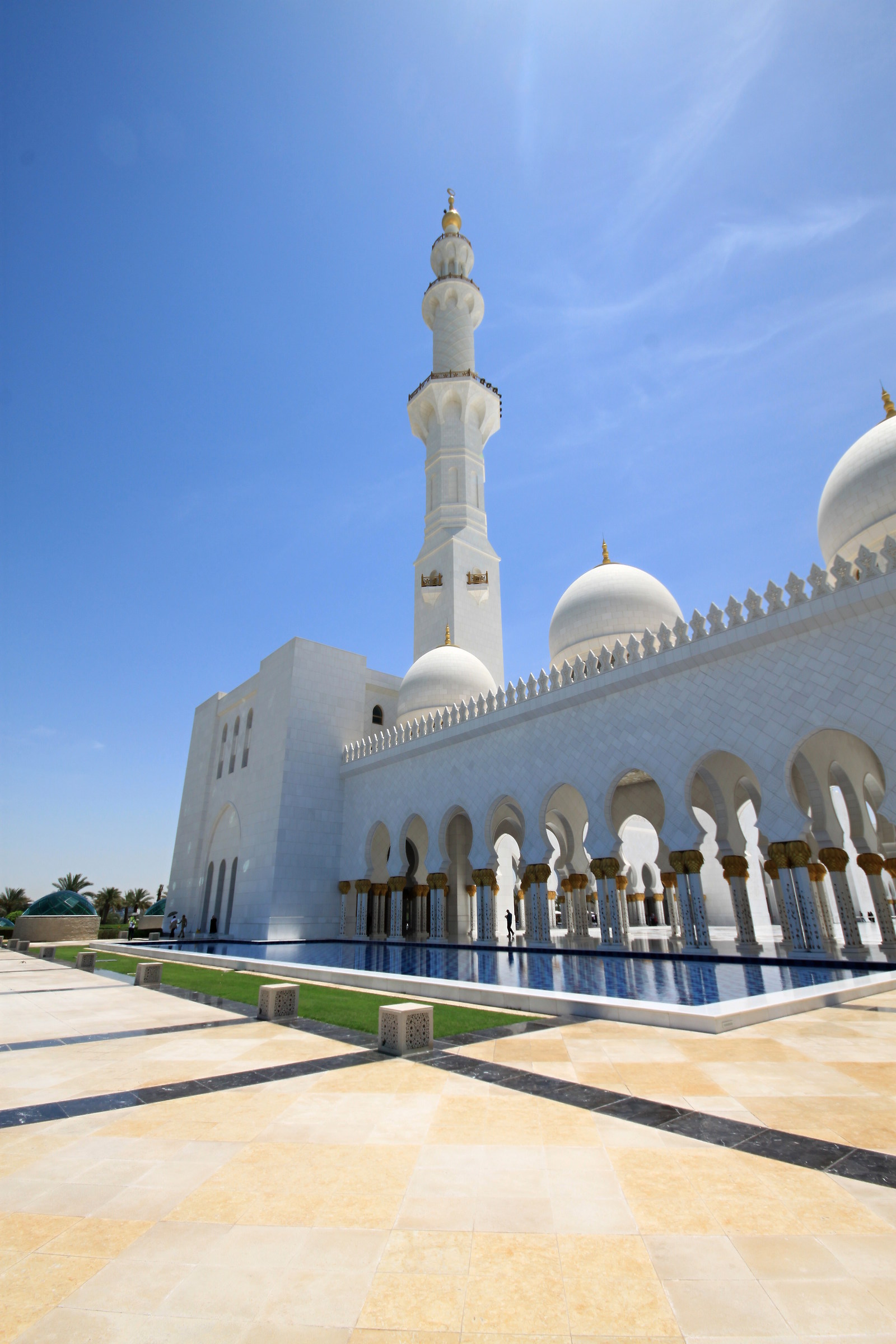 New perspective of the Grand Mosque in Abu Dhabi