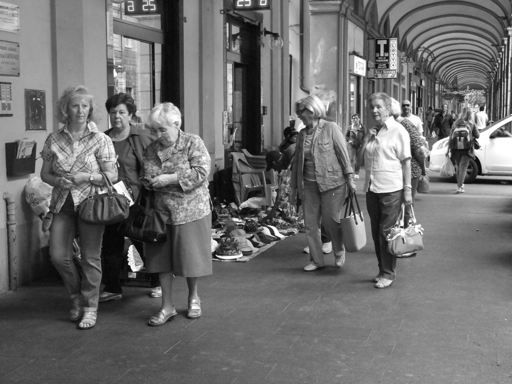 mercatino sotto i portici di ge - sestri ponenete