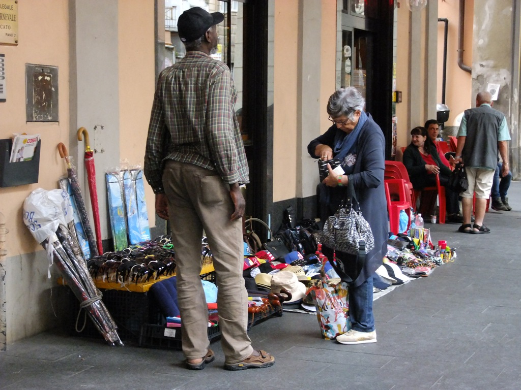 mercatino sotto i portici de ge-sestri ponente