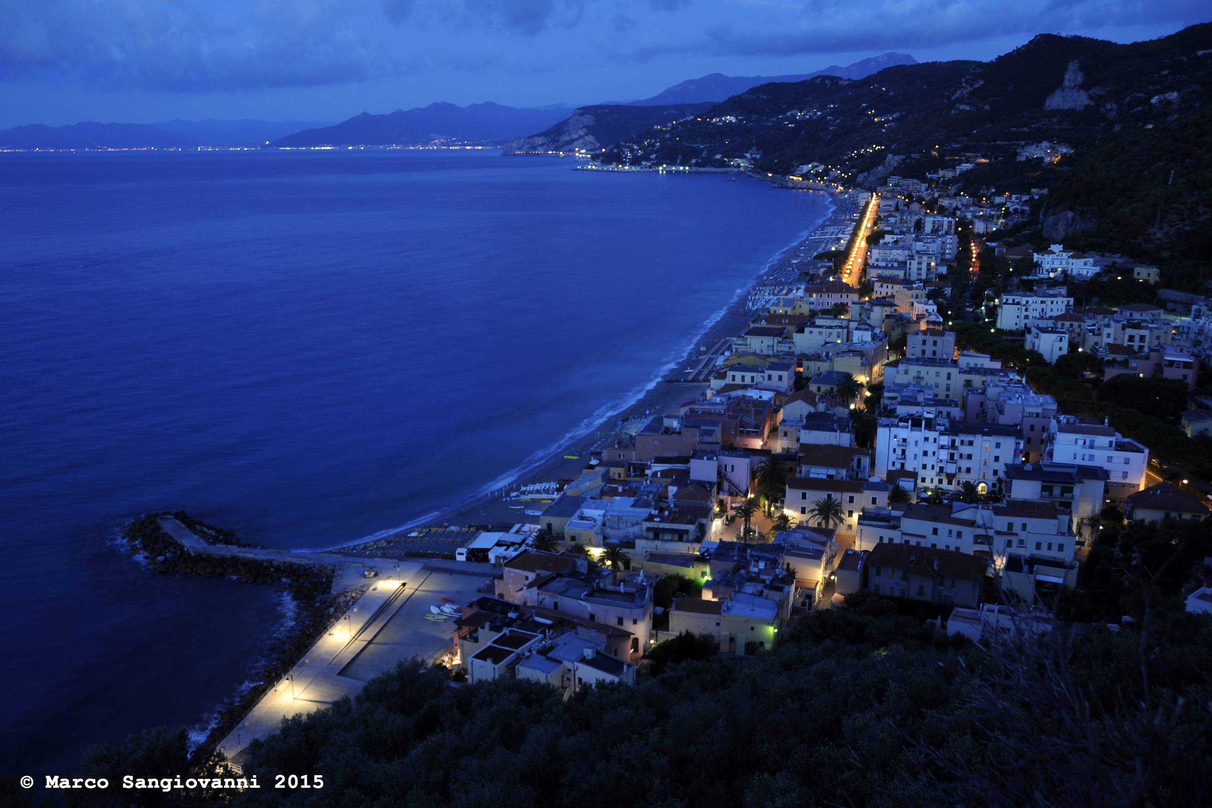 Before dawn from the path of Punta Crena
