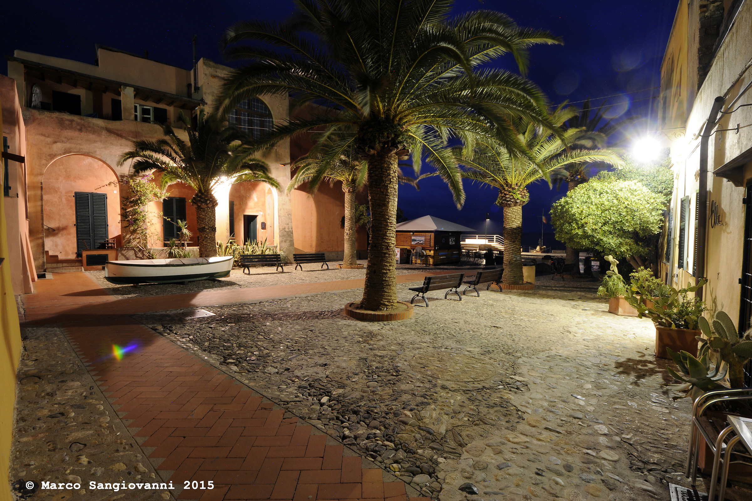 Piazza dei Pescatori, before dawn, the alley