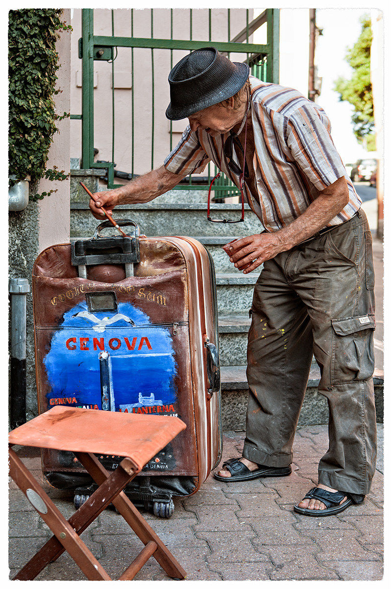 Suitcase artist
