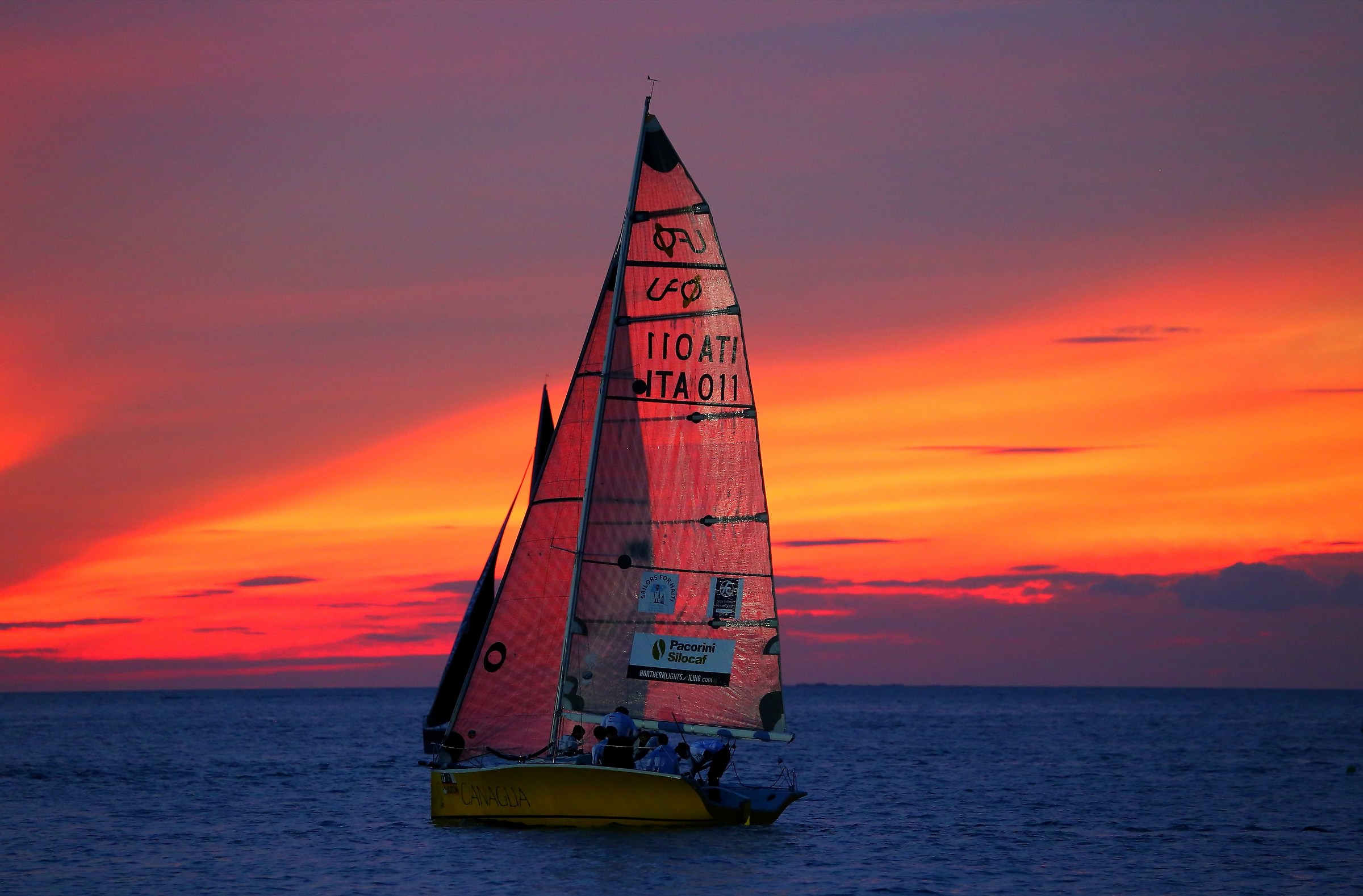 Regata al crepuscolo.