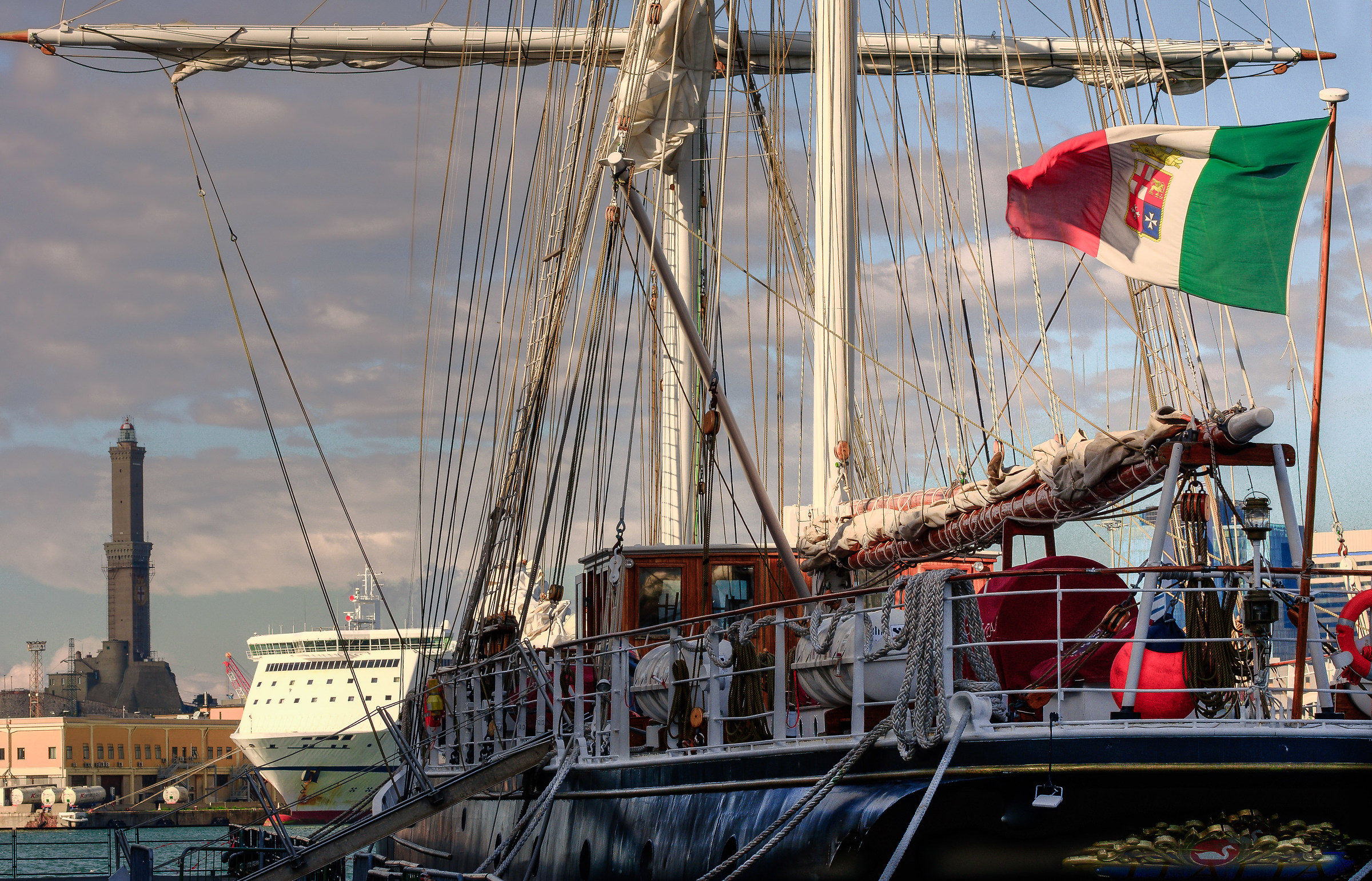 Nave Italia al porto antico di Genova