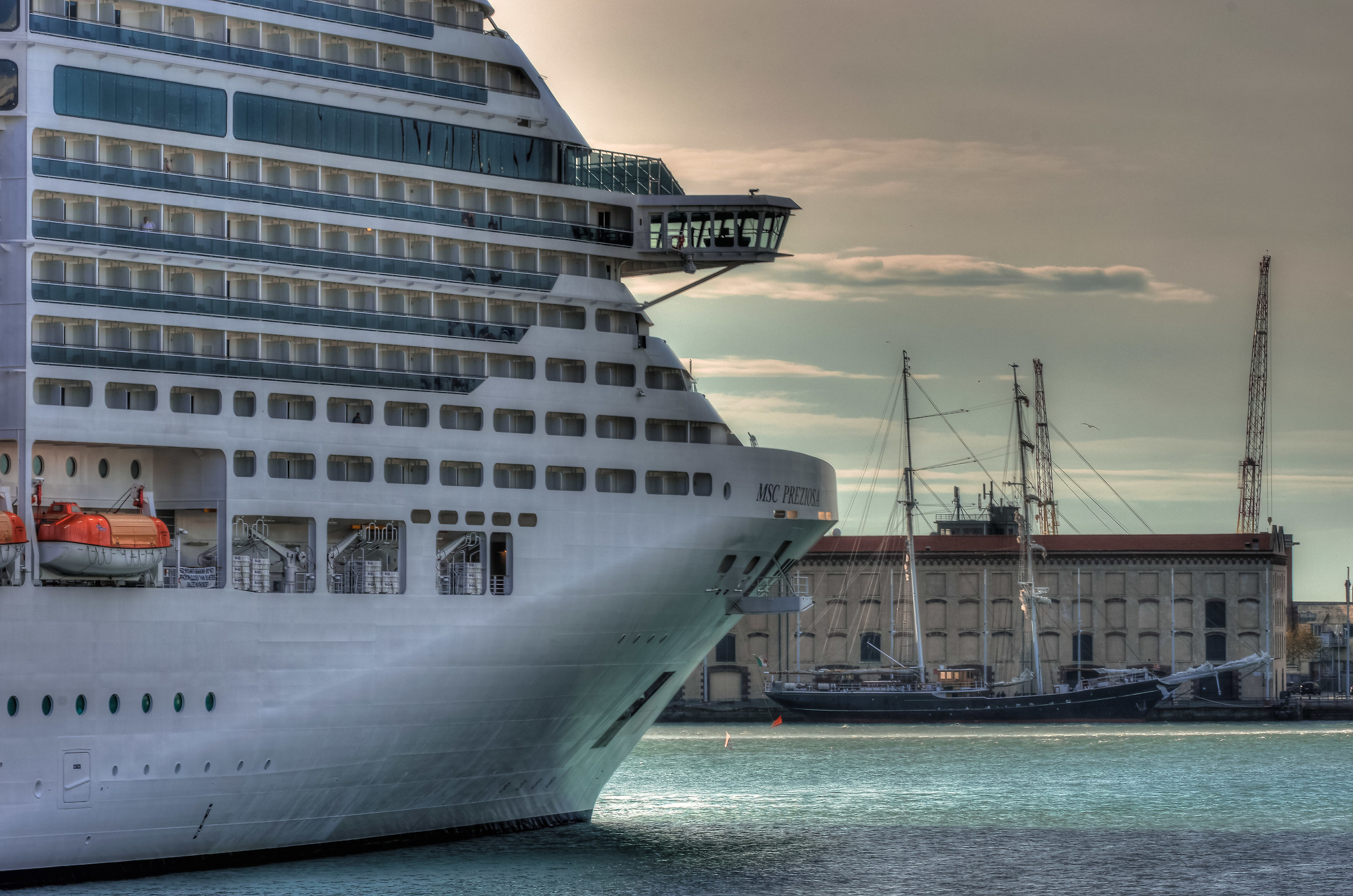 Il nuovo e il vecchio, Msc e Nave Italia, Genova