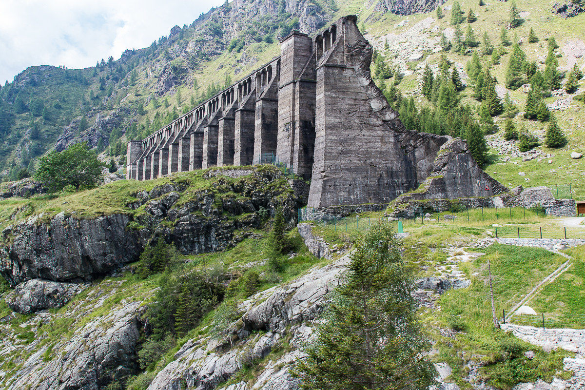 Gleno dam front view