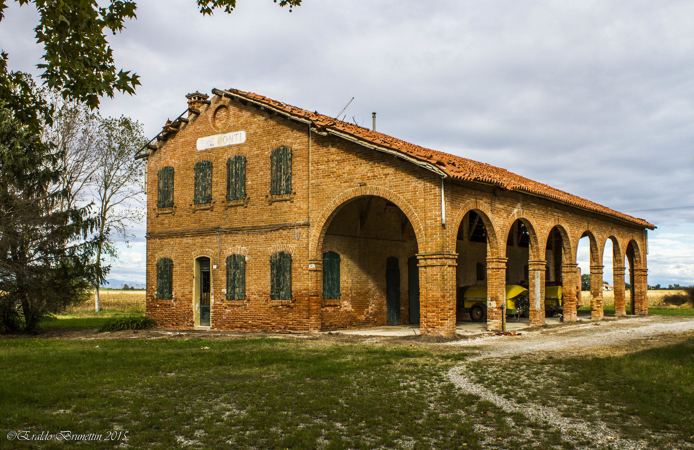 Come riparo per mezzi agricoli mi sembra sprecato.
