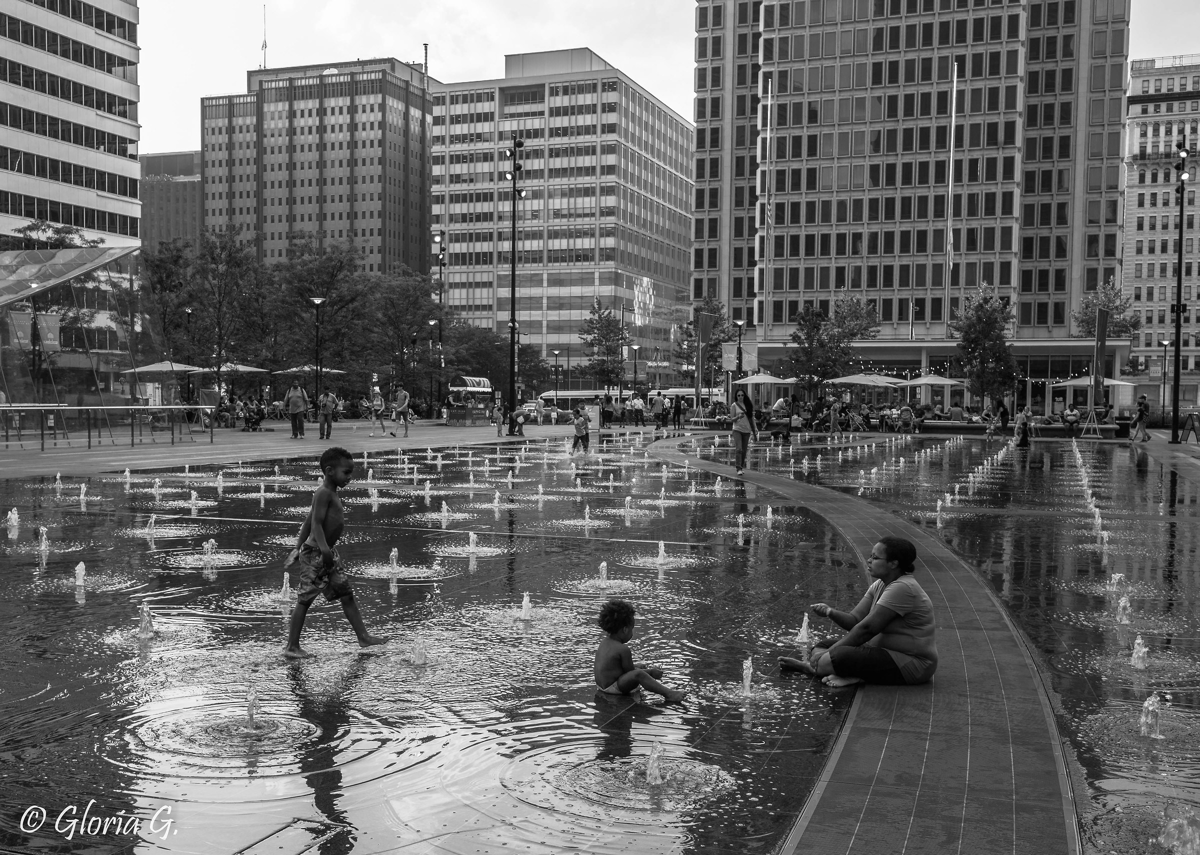 Water games between the skyscrapers of Philadelphia