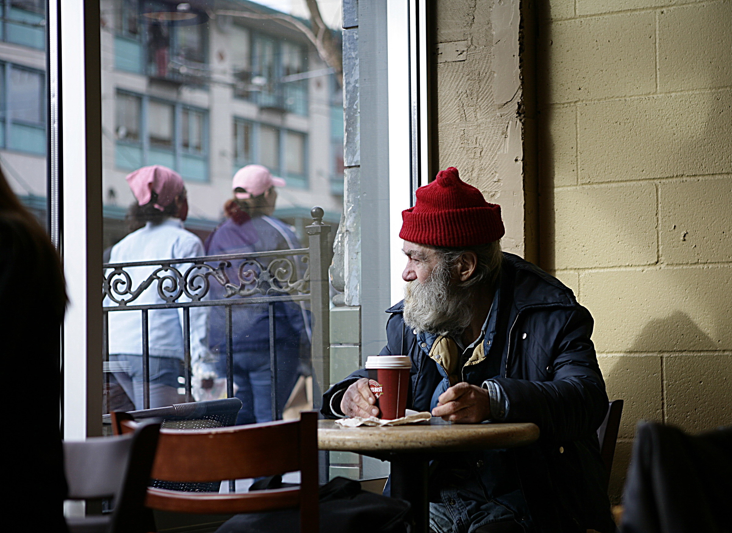 L'uomo con il caffè