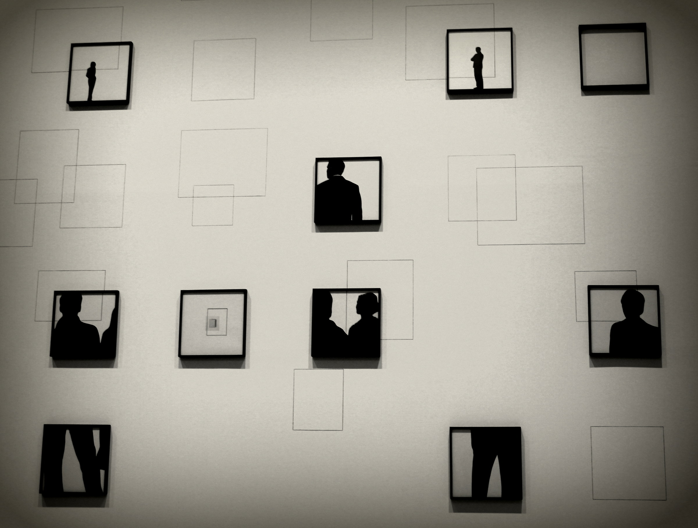 Wall with pictures in b / w