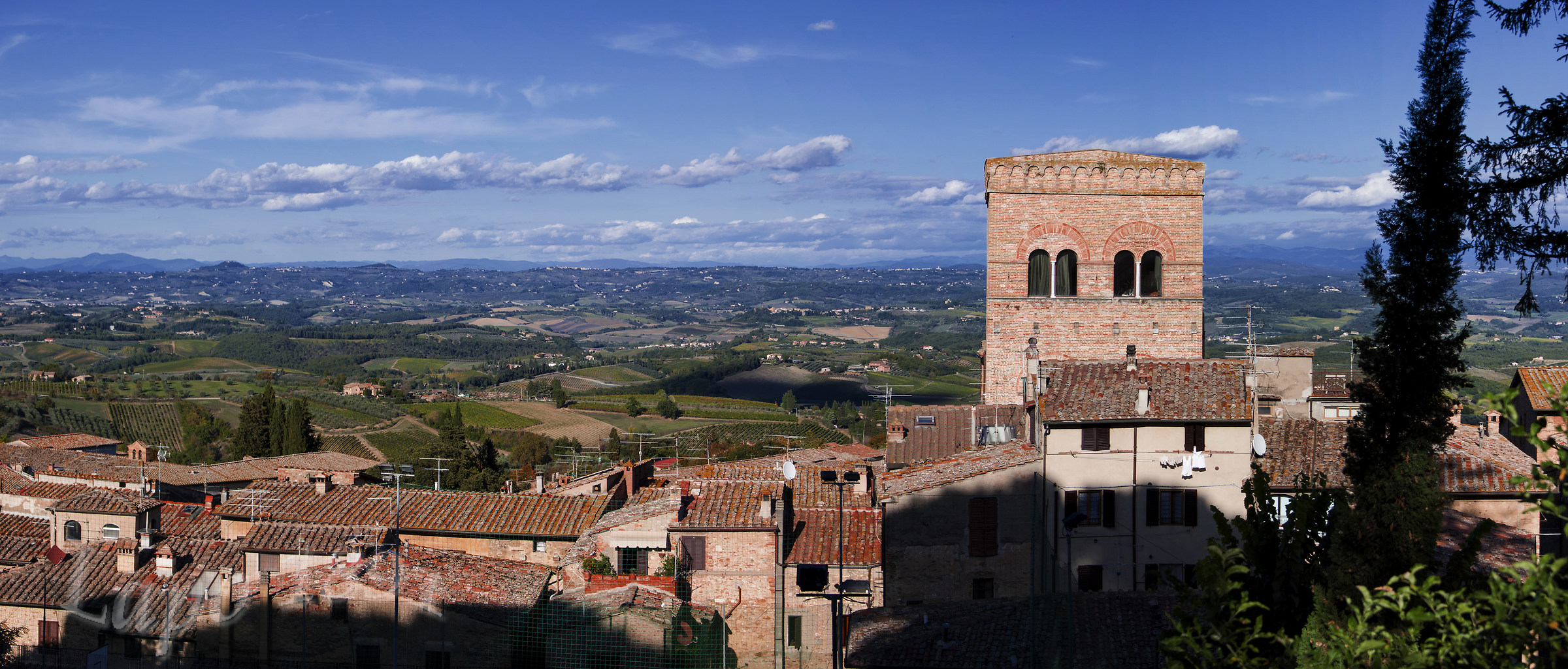 overview of San Gimignano