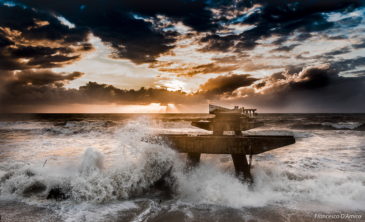 Mare mosso al pontile