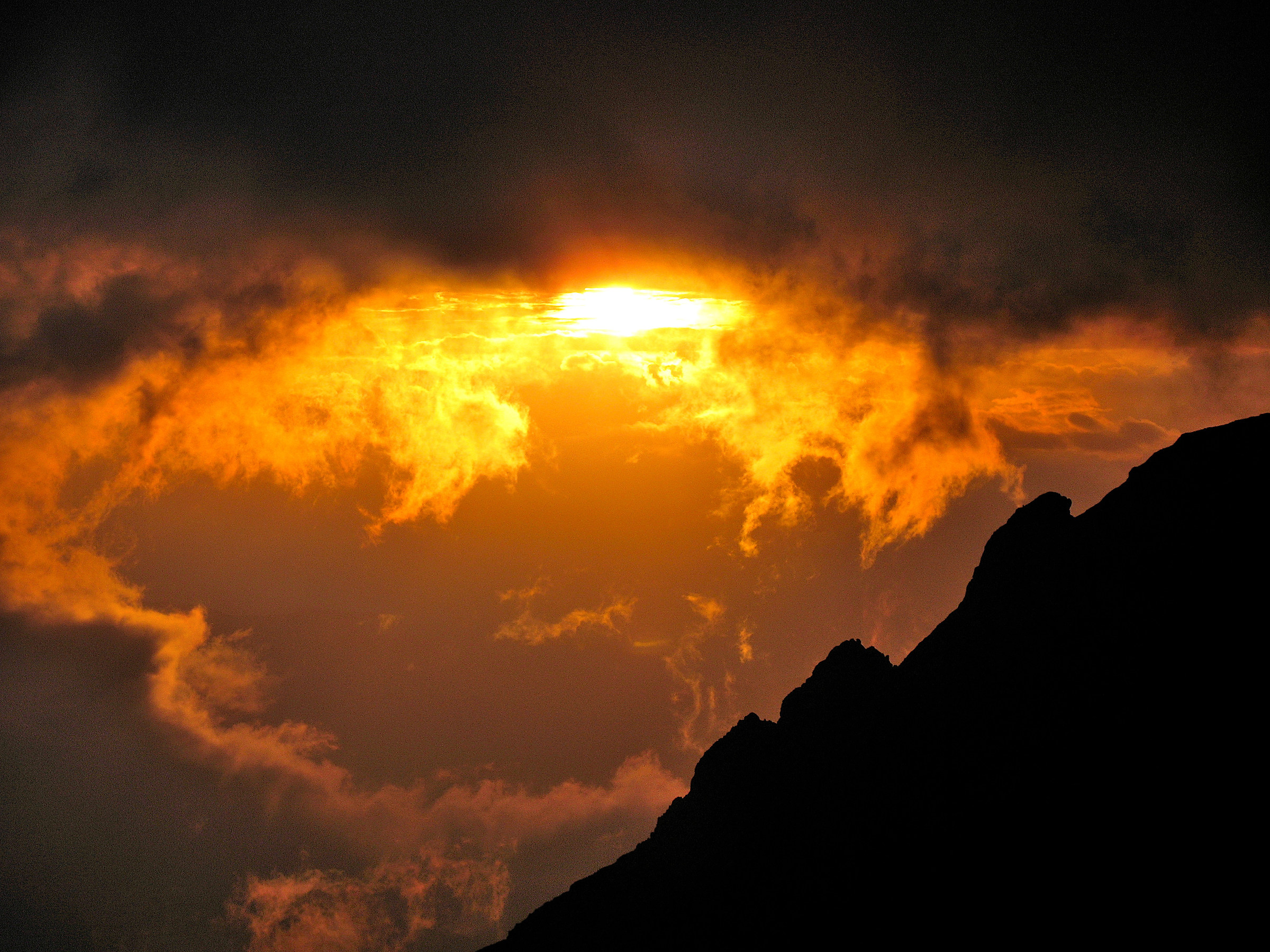 alba tempestosa al rif. pedrotti - dolomiti di brenta