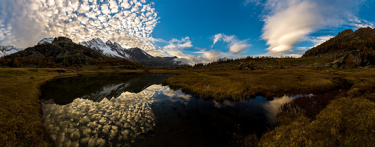 Lights and clouds at Lake Dres just before sunset